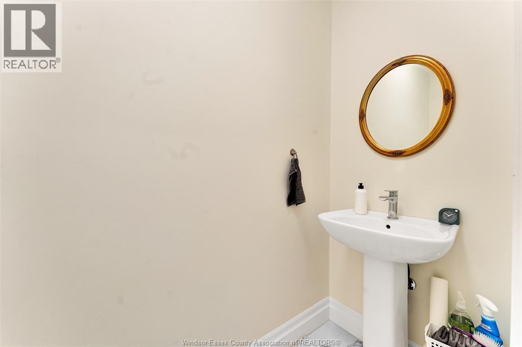 635 Marche Street, Lakeshore, ON - Indoor Photo Showing Bathroom