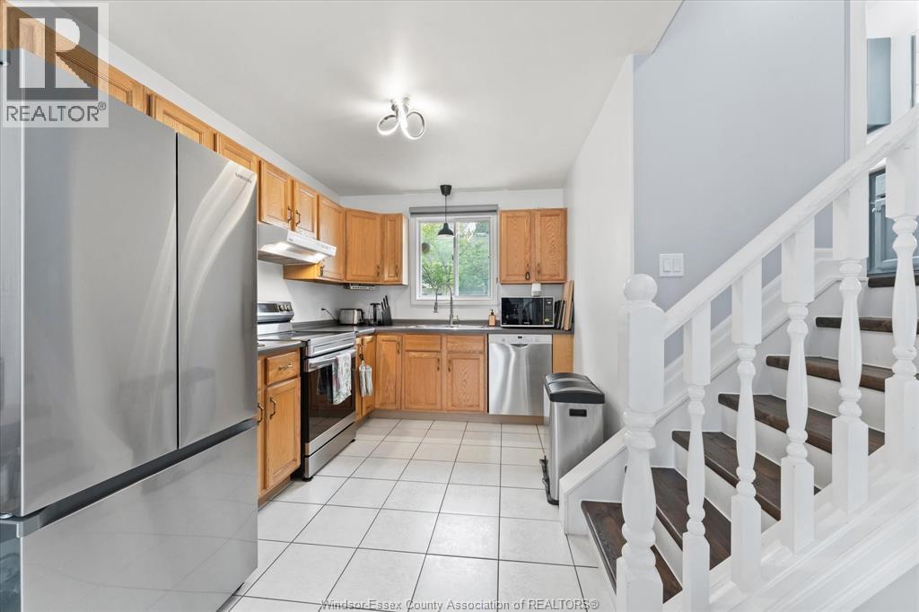 1736 Vicky Circle, Windsor, ON - Indoor Photo Showing Kitchen