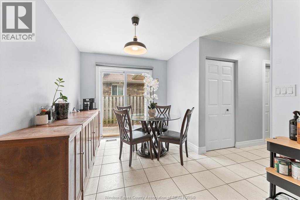 1736 Vicky Circle, Windsor, ON - Indoor Photo Showing Dining Room