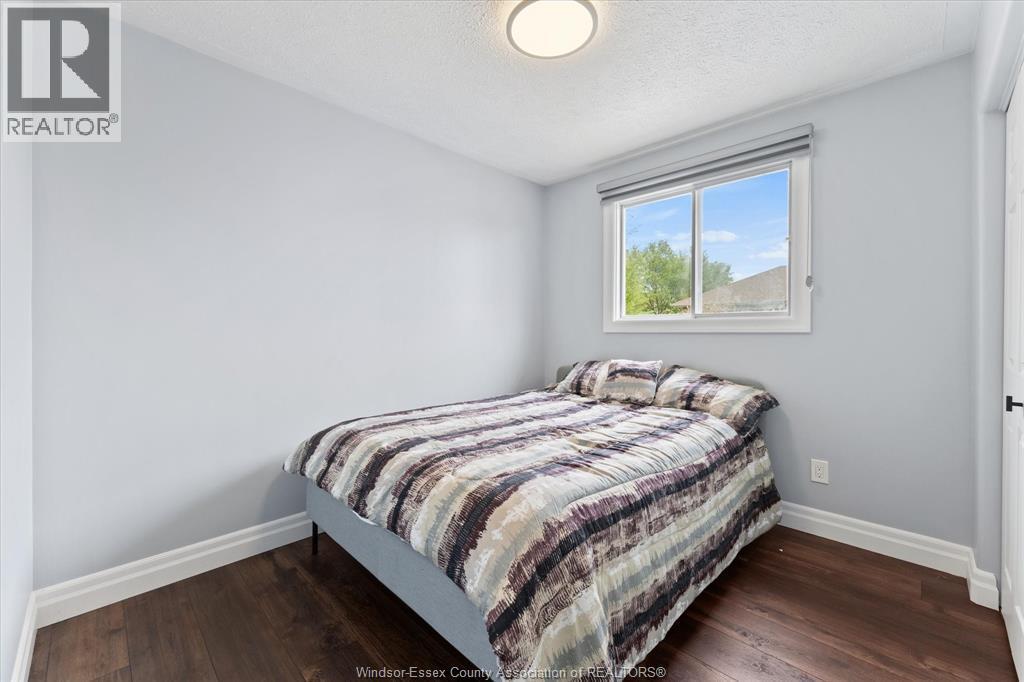 1736 Vicky Circle, Windsor, ON - Indoor Photo Showing Bedroom