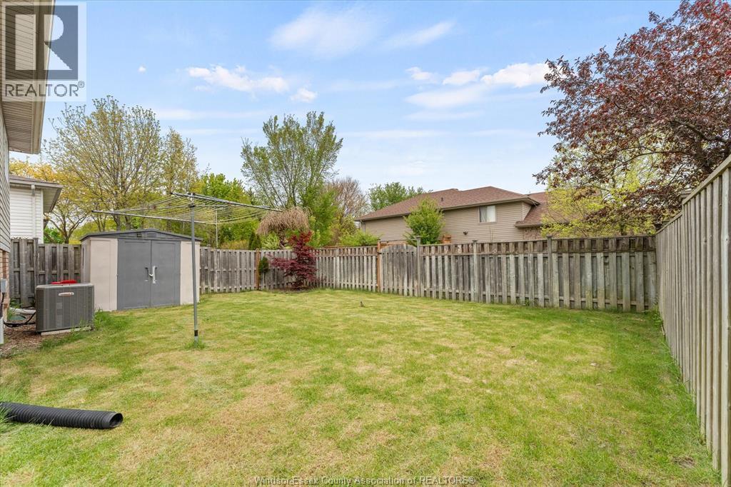 1736 Vicky Circle, Windsor, ON - Outdoor