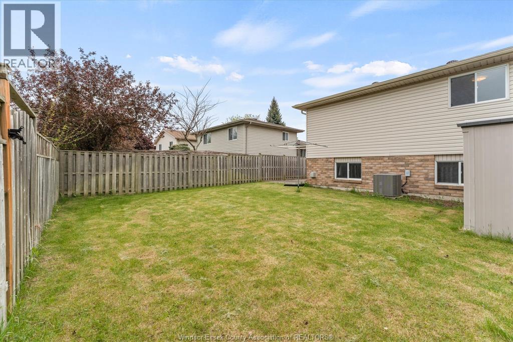 1736 Vicky Circle, Windsor, ON - Outdoor
