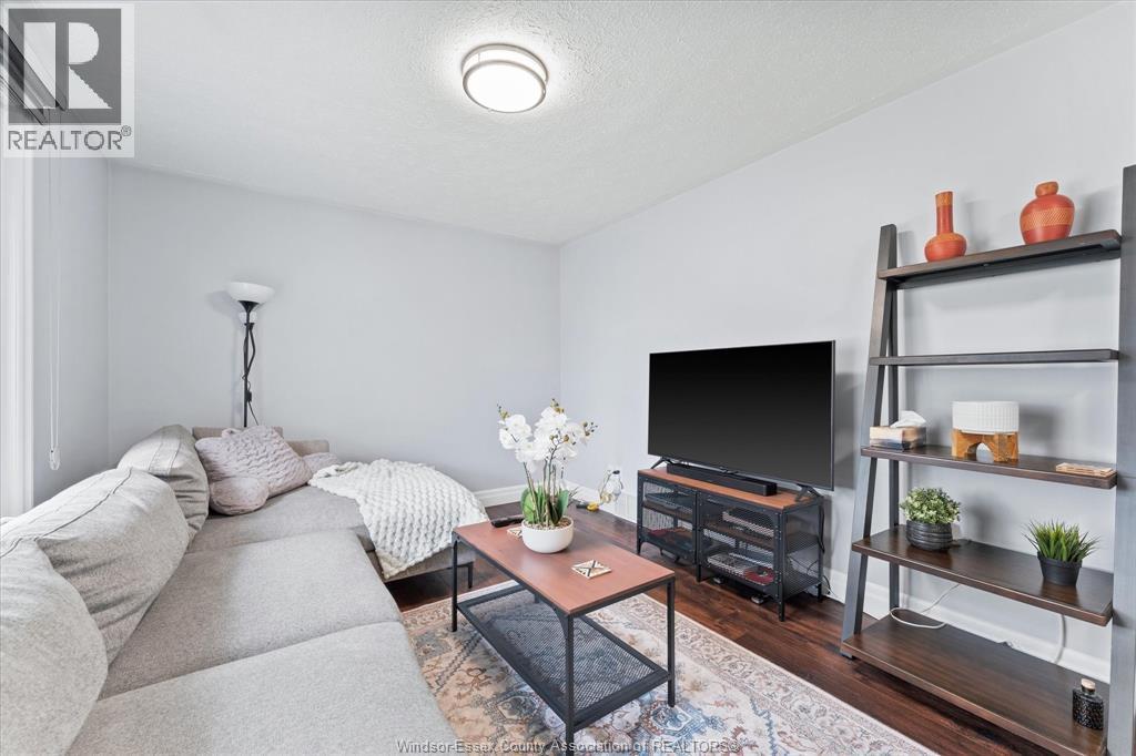 1736 Vicky Circle, Windsor, ON - Indoor Photo Showing Bedroom