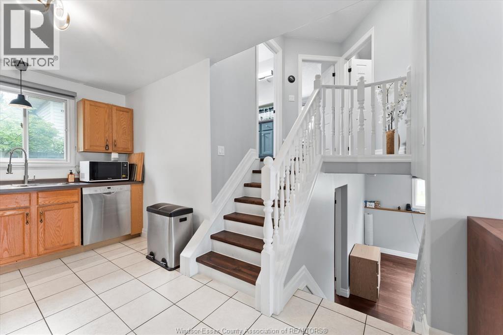 1736 Vicky Circle, Windsor, ON - Indoor Photo Showing Kitchen