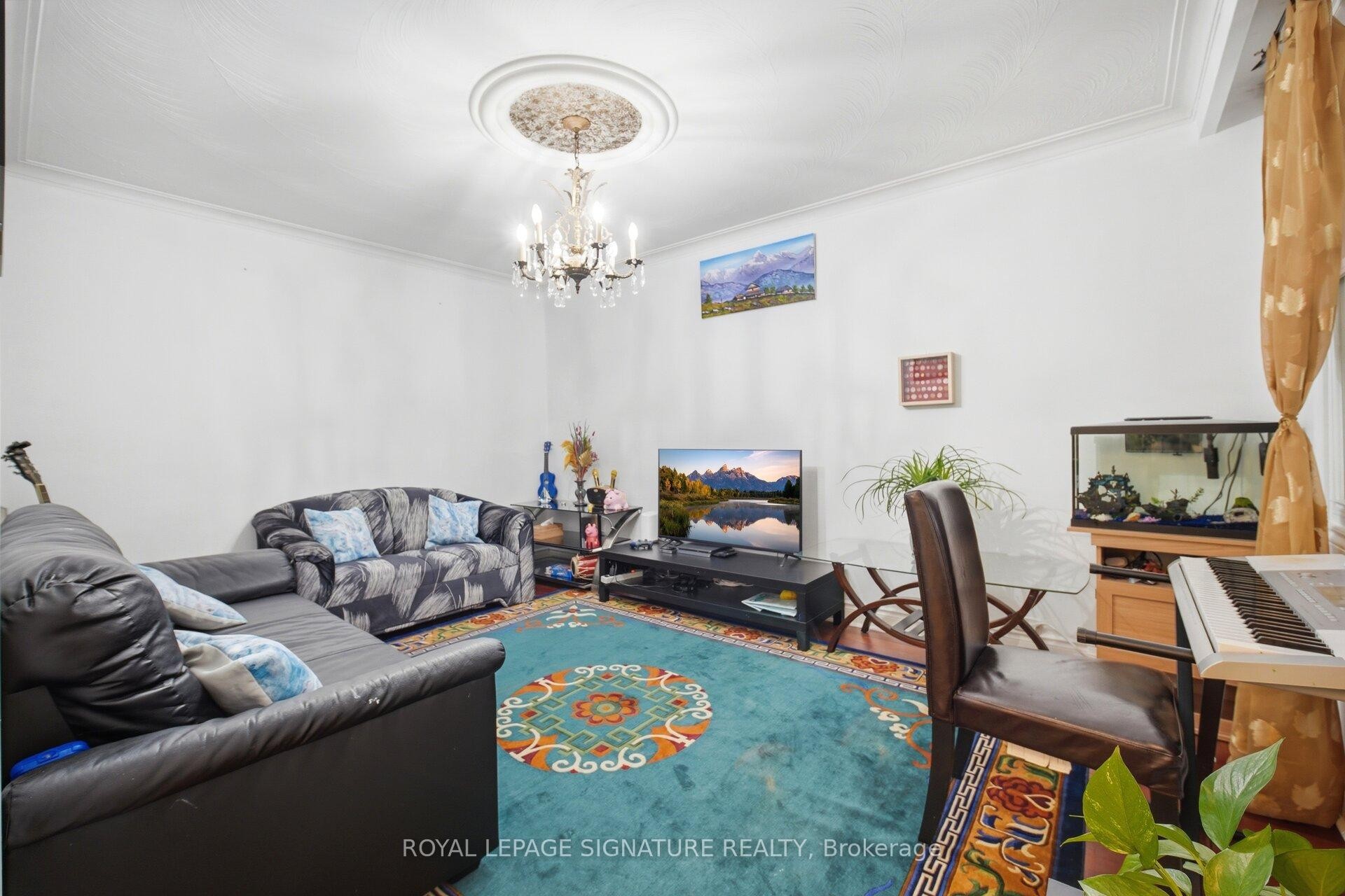 1-2000 Dufferin Street, Toronto, ON