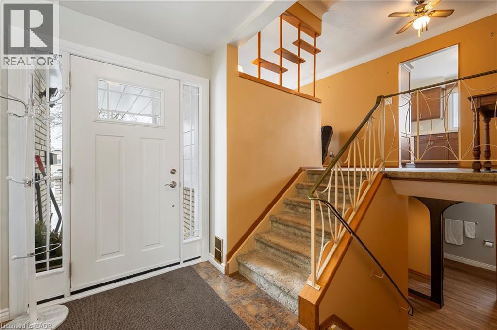 401 Mohawk Road W, Hamilton, ON - Indoor Photo Showing Other Room