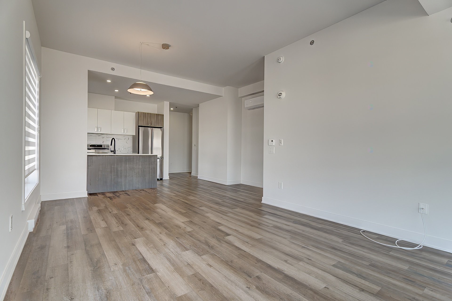 Salon - 405-2020 Rue Lucien-Thimens, Montréal (Saint-Laurent), QC - Indoor Photo Showing Kitchen