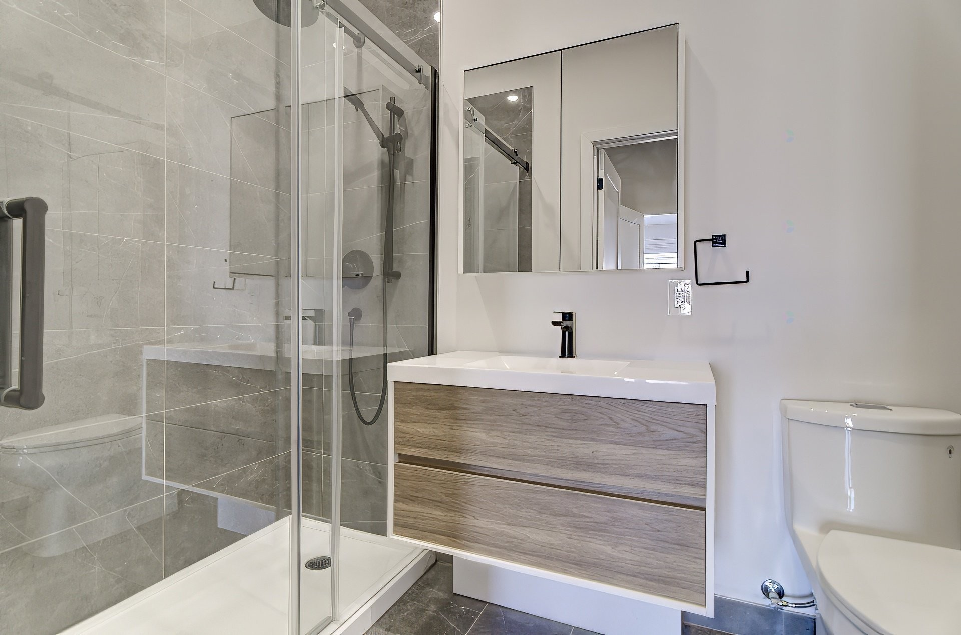 Salle de bains - 405-2020 Rue Lucien-Thimens, Montréal (Saint-Laurent), QC - Indoor Photo Showing Bathroom