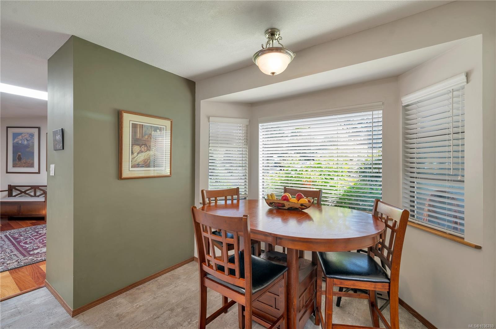 1930 Gillian Pl, Campbell River, BC