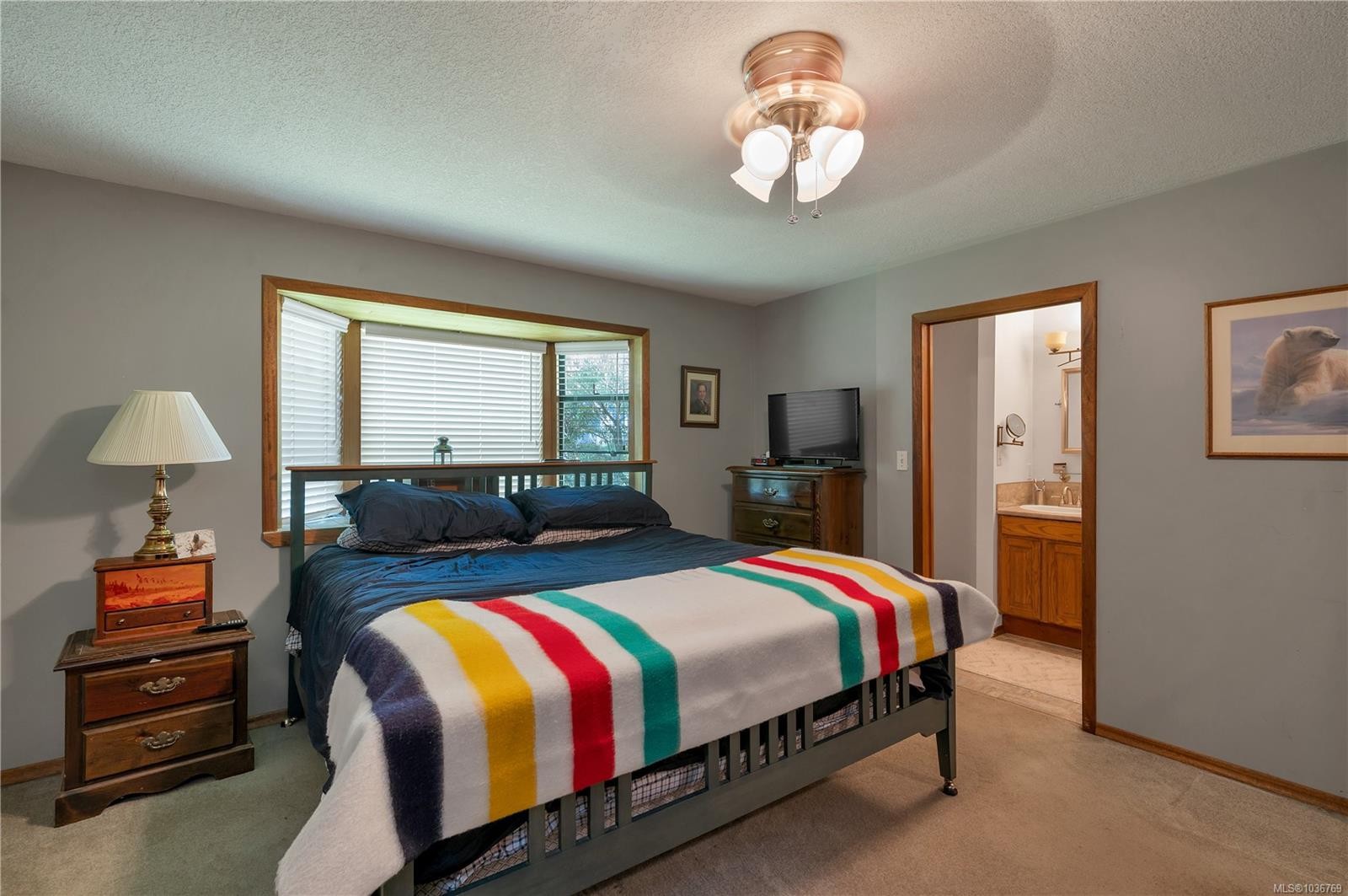 1930 Gillian Pl, Campbell River, BC