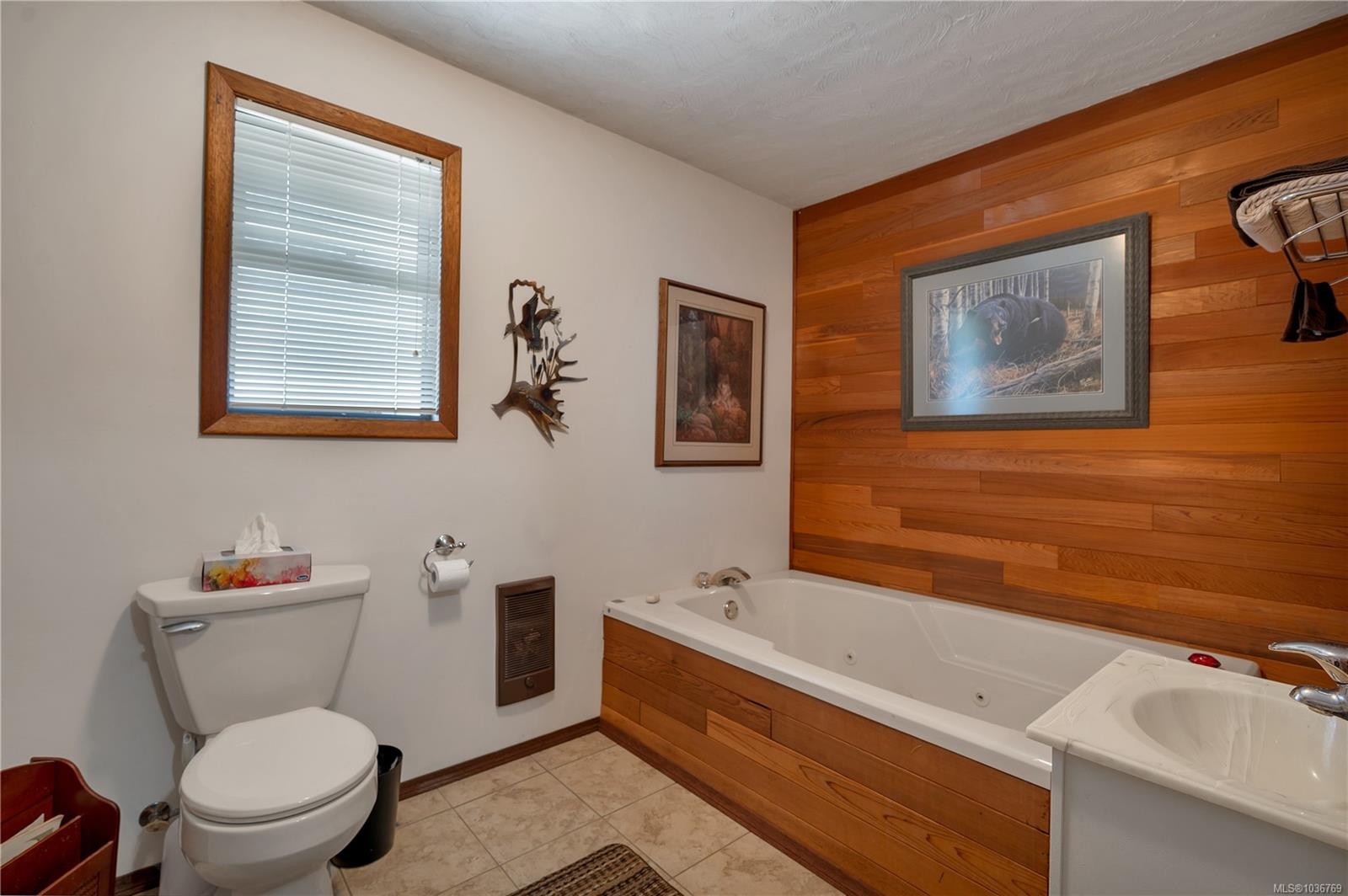 1930 Gillian Pl, Campbell River, BC