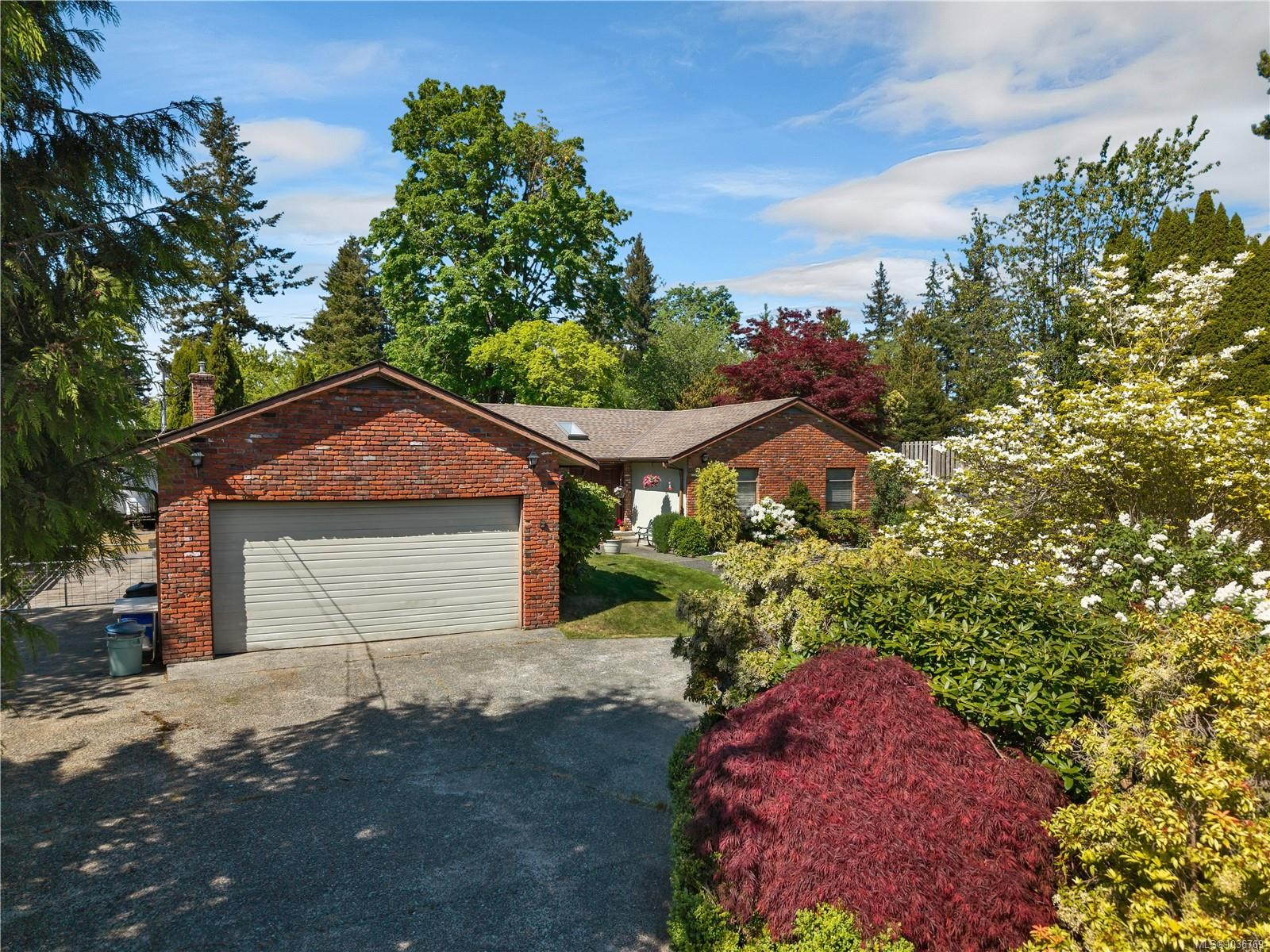 1930 Gillian Pl, Campbell River, BC