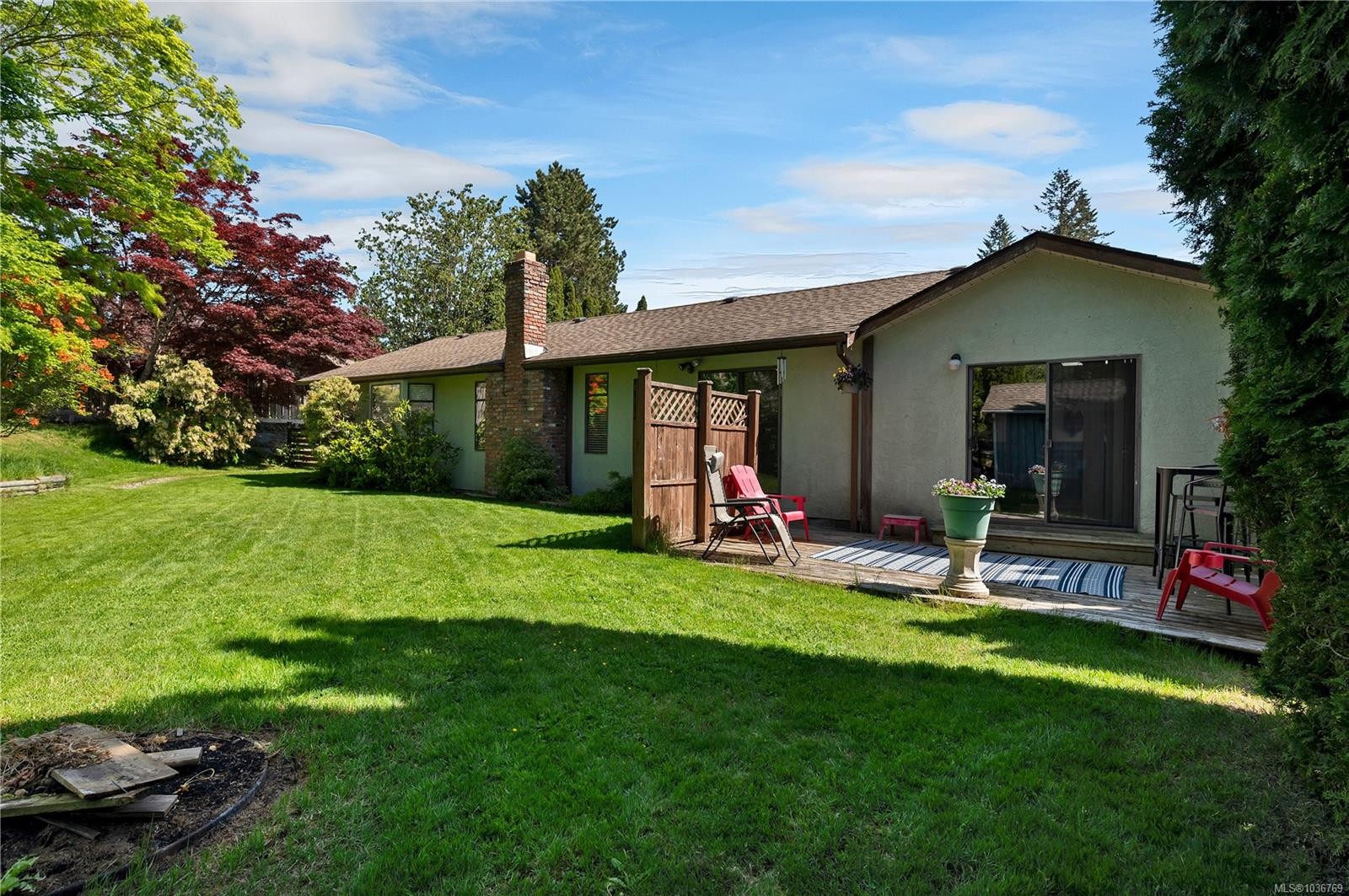 1930 Gillian Pl, Campbell River, BC