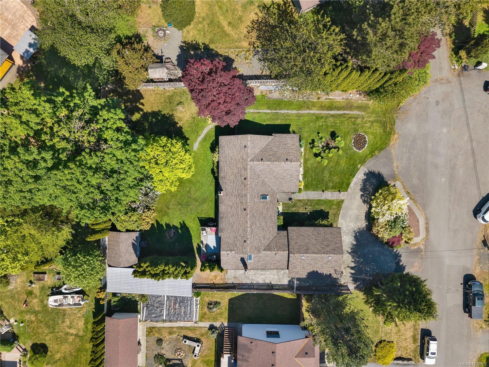 1930 Gillian Pl, Campbell River, BC