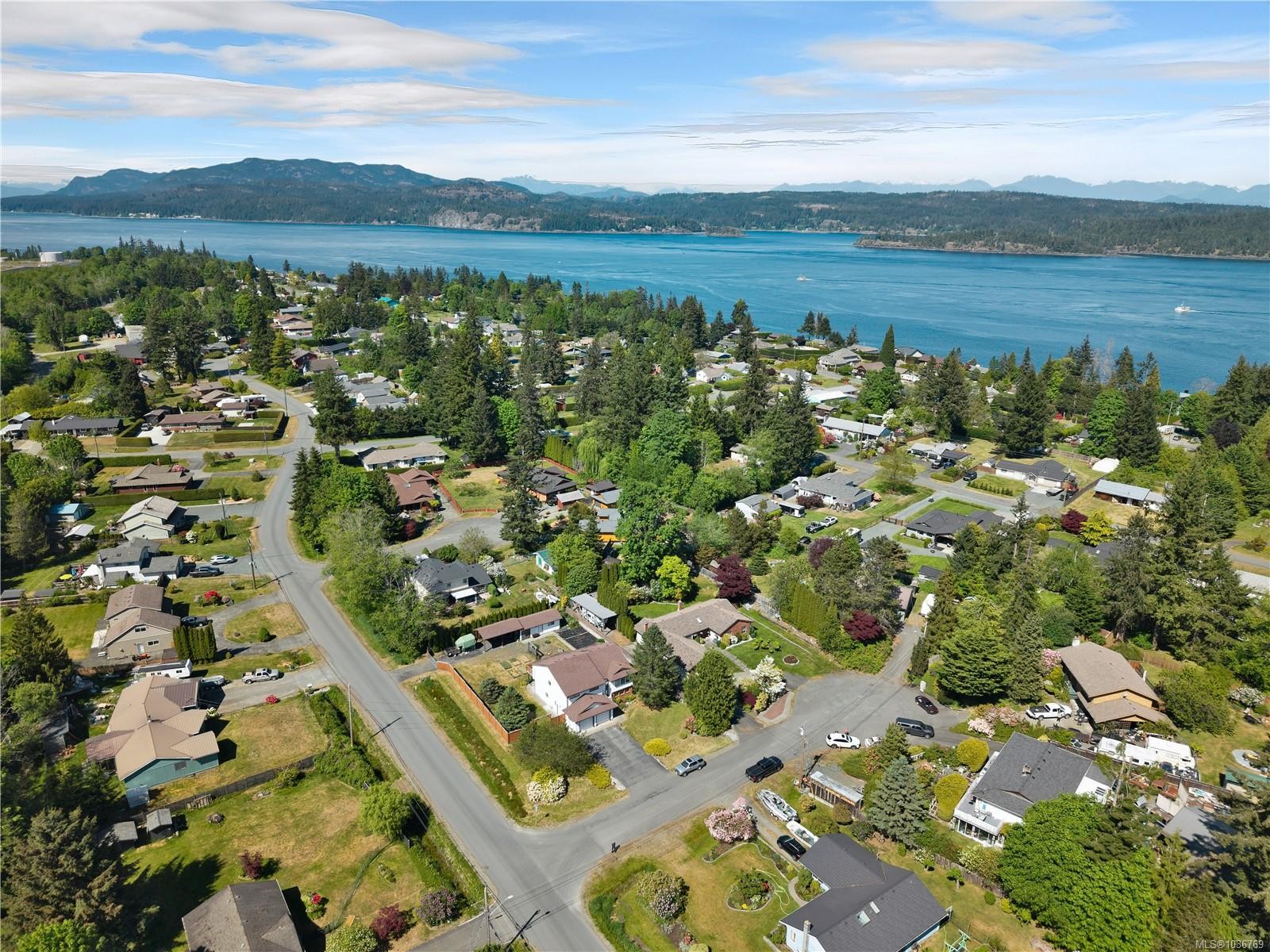 1930 Gillian Pl, Campbell River, BC