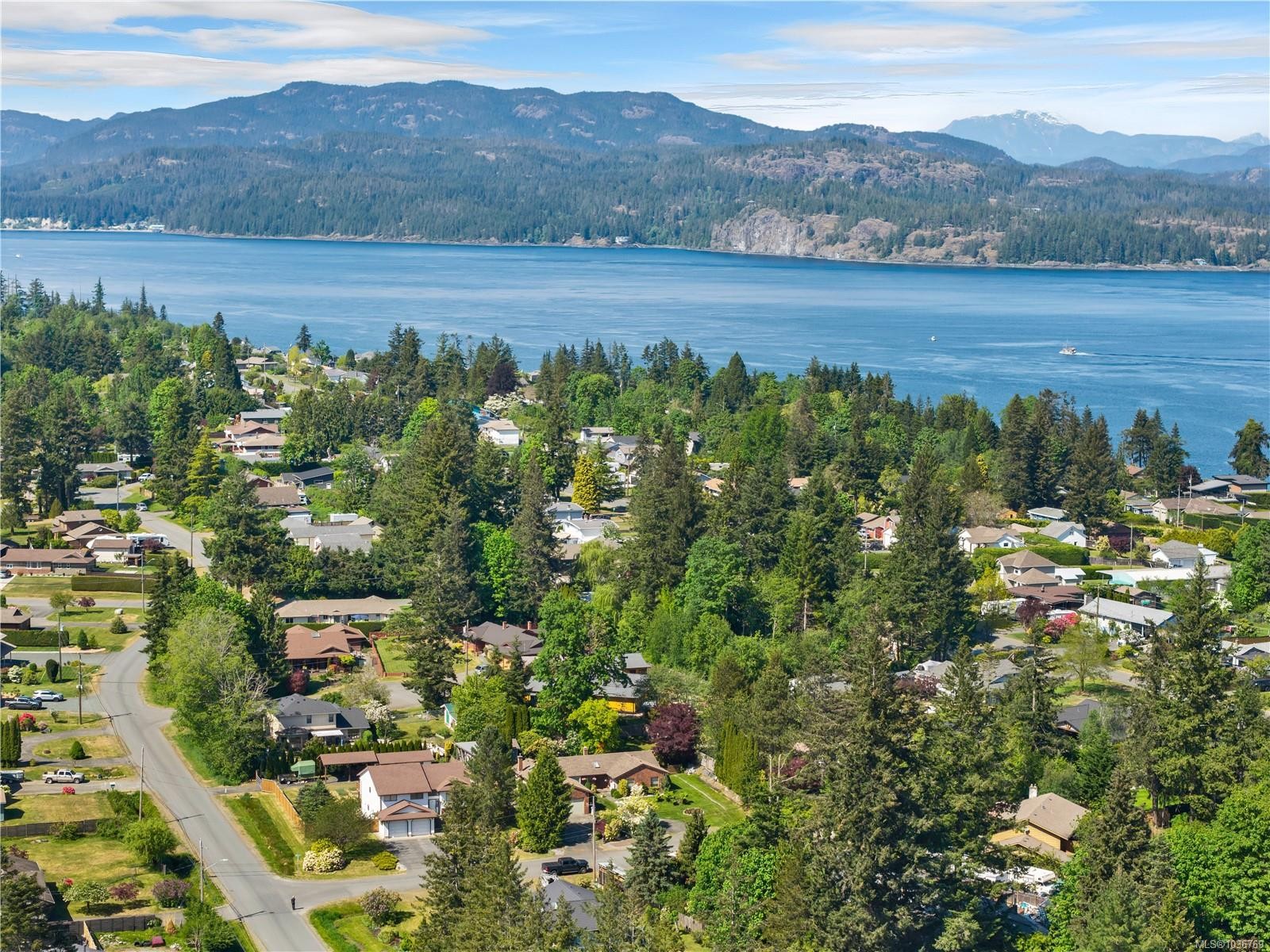 1930 Gillian Pl, Campbell River, BC