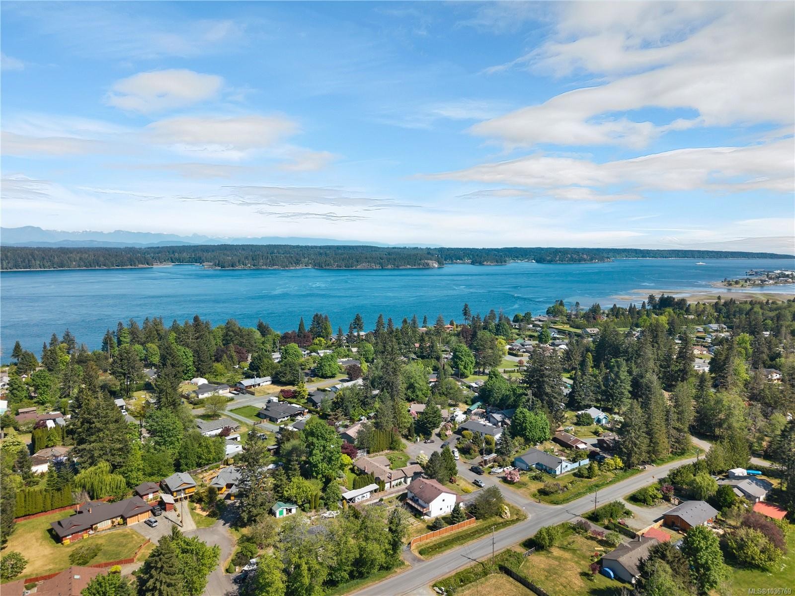 1930 Gillian Pl, Campbell River, BC