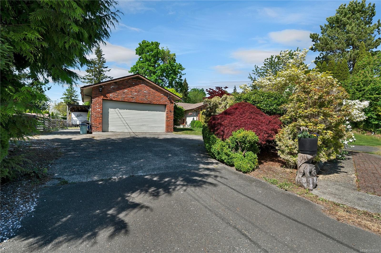 1930 Gillian Pl, Campbell River, BC