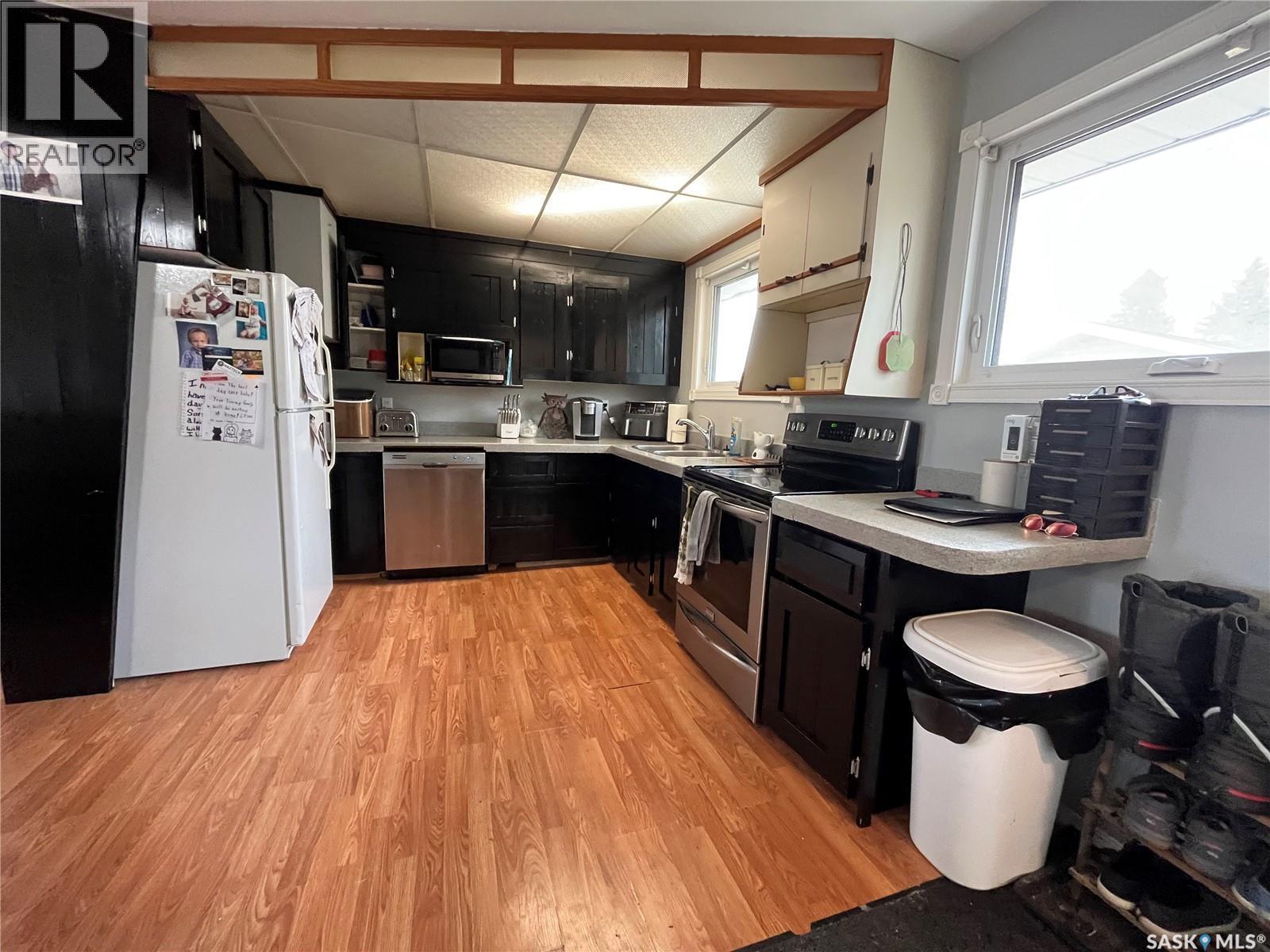 1001 Carlton Drive, Esterhazy, SK - Indoor Photo Showing Kitchen