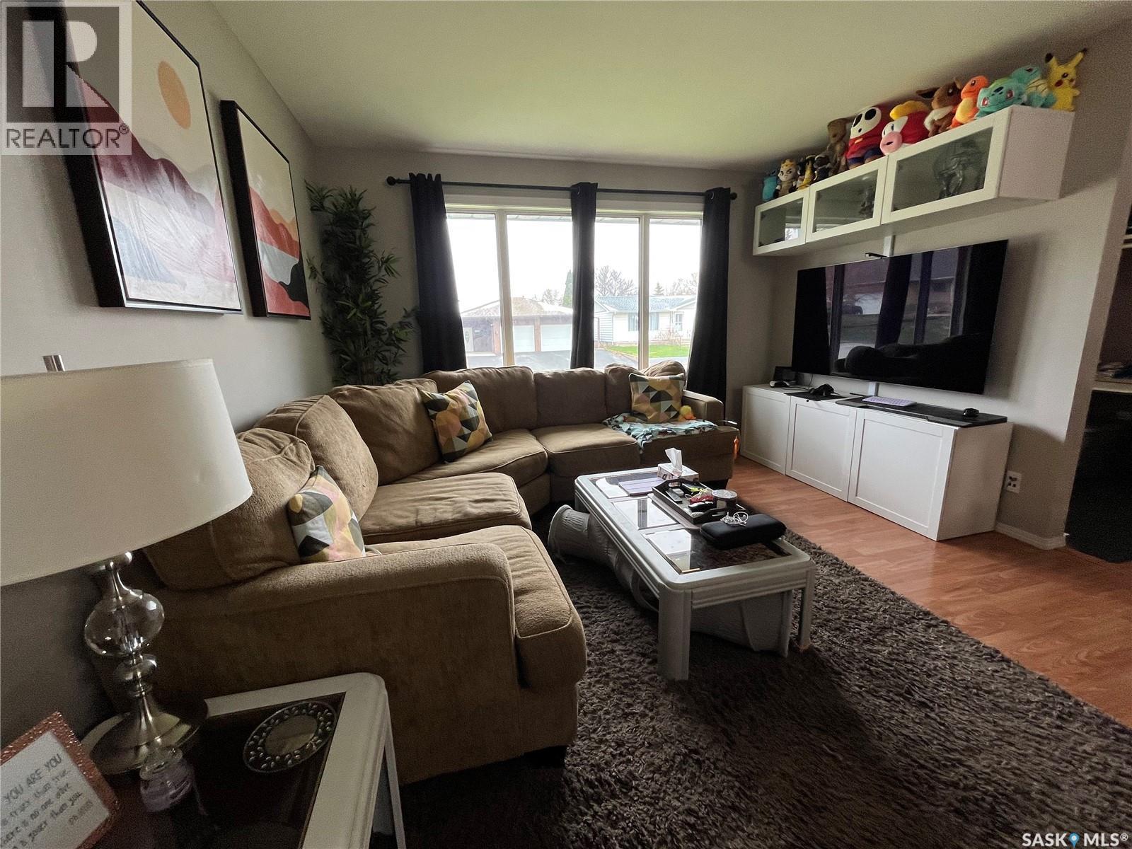 1001 Carlton Drive, Esterhazy, SK - Indoor Photo Showing Living Room