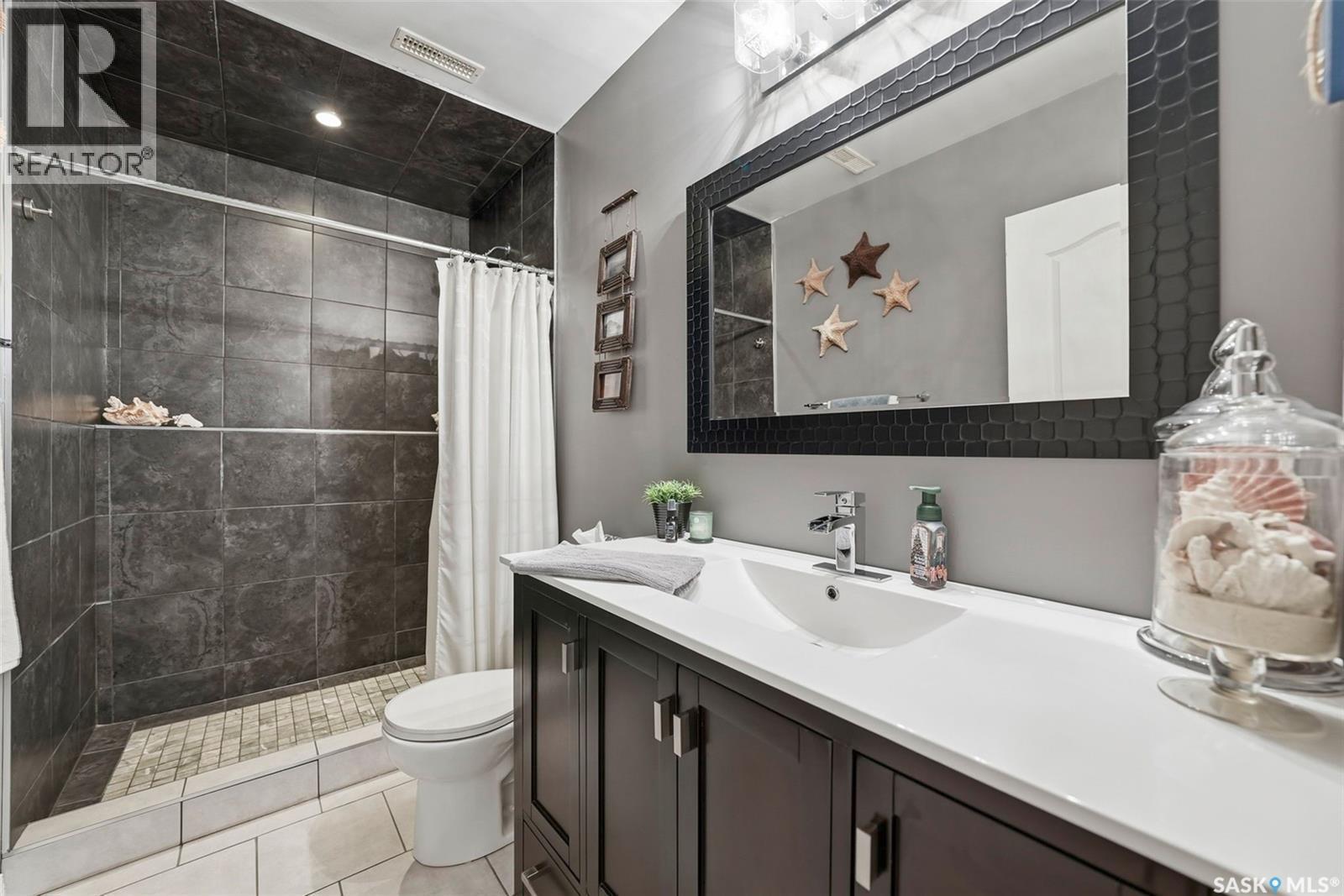 139 Allwood Crescent, Saskatoon, SK - Indoor Photo Showing Bathroom