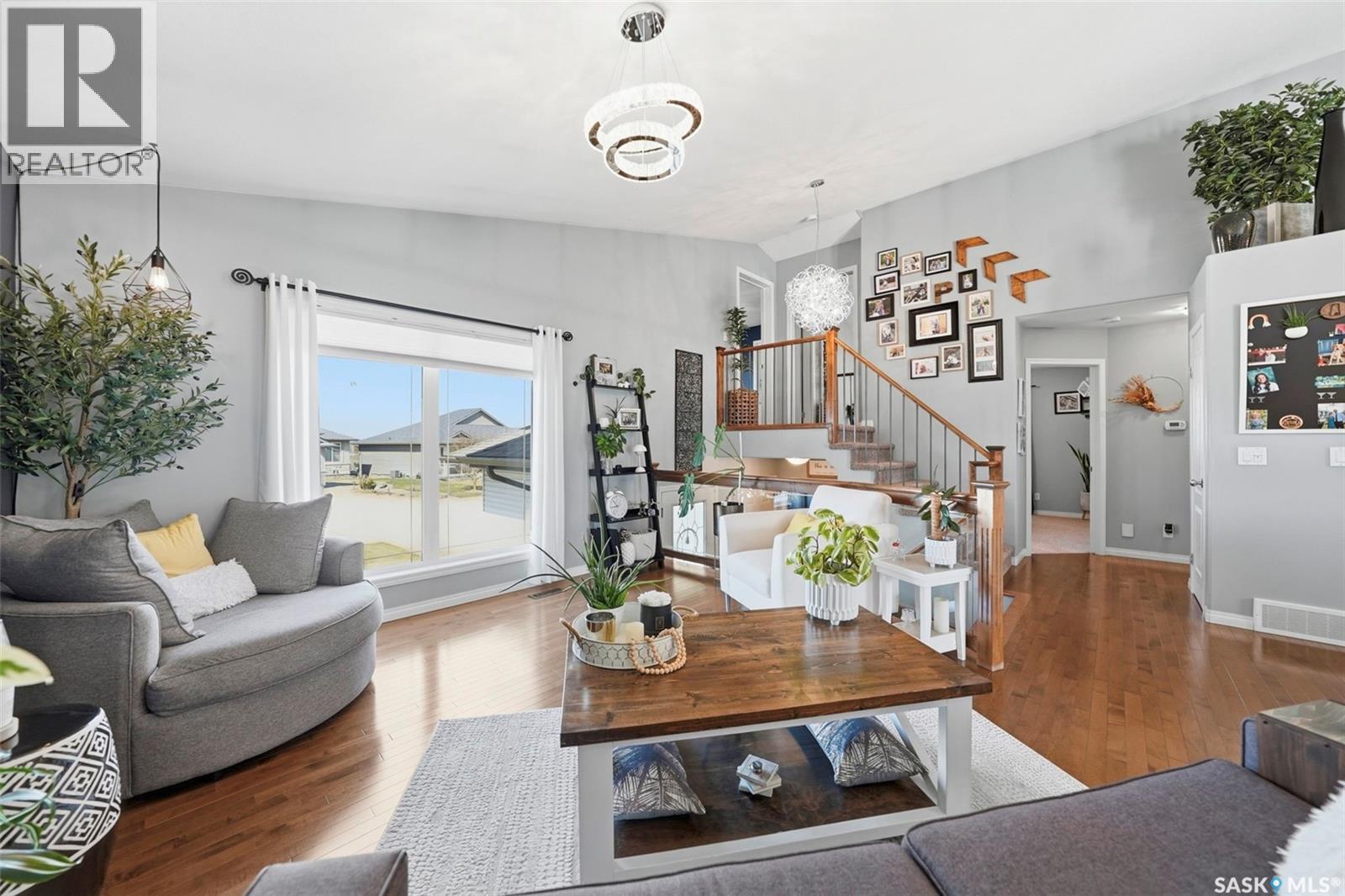 139 Allwood Crescent, Saskatoon, SK - Indoor Photo Showing Living Room