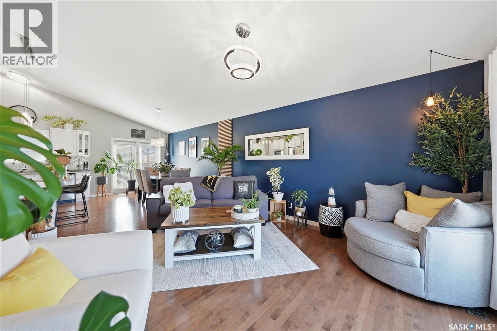 139 Allwood Crescent, Saskatoon, SK - Indoor Photo Showing Living Room