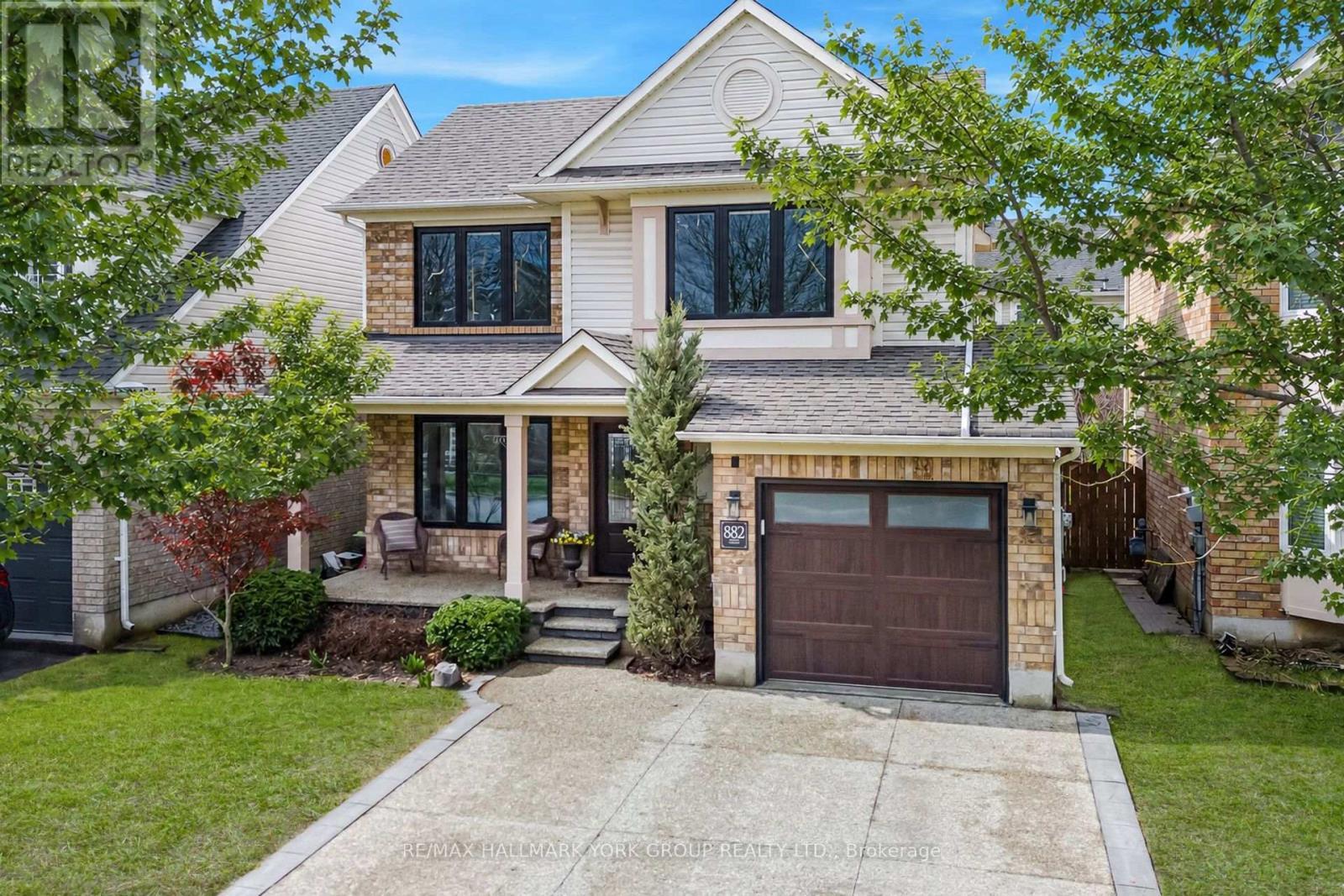 882 Mcduffe Crescent, Milton, ON - Outdoor With Facade