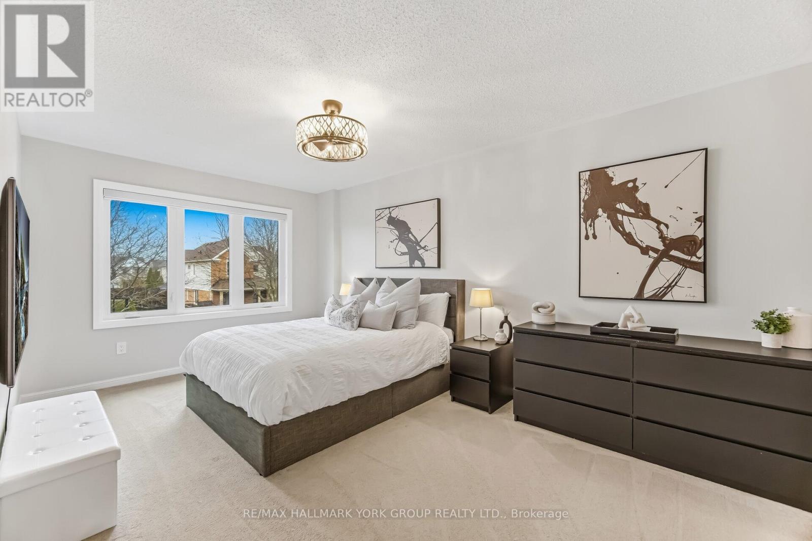 882 Mcduffe Crescent, Milton, ON - Indoor Photo Showing Bedroom