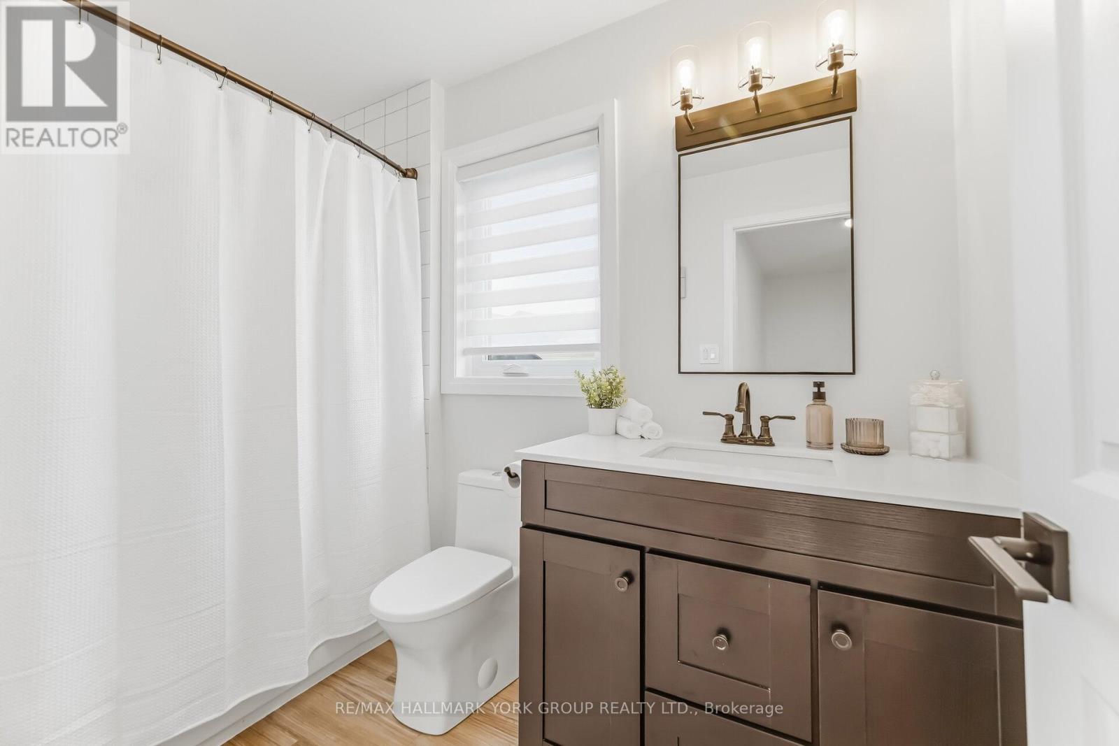 882 Mcduffe Crescent, Milton, ON - Indoor Photo Showing Bathroom