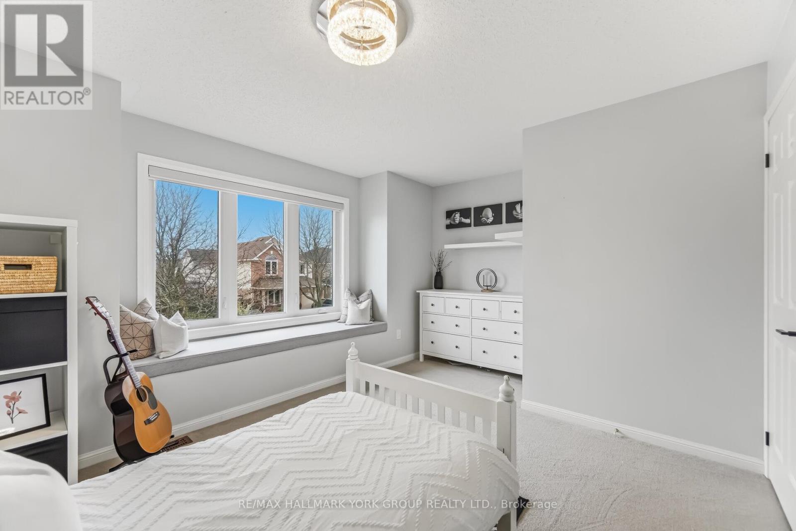 882 Mcduffe Crescent, Milton, ON - Indoor Photo Showing Bedroom