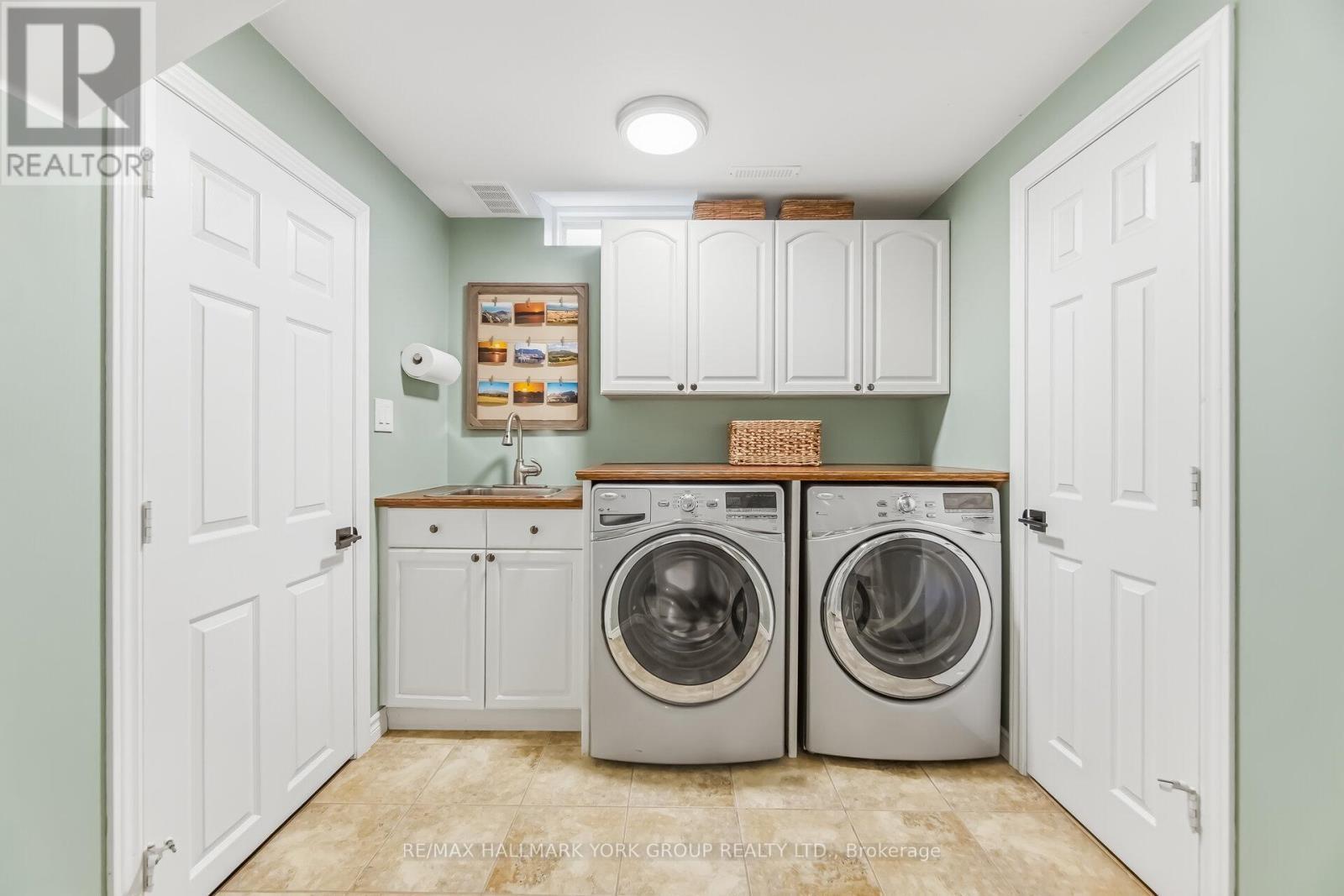 882 Mcduffe Crescent, Milton, ON - Indoor Photo Showing Laundry Room