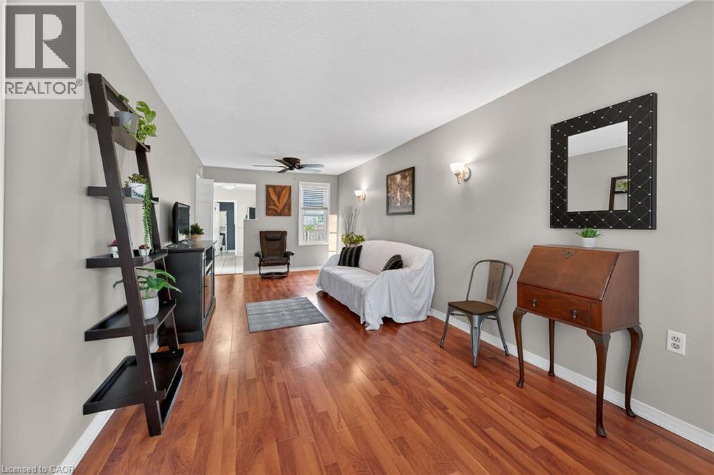 190 Campbell Avenue, Hamilton, ON - Indoor Photo Showing Bedroom
