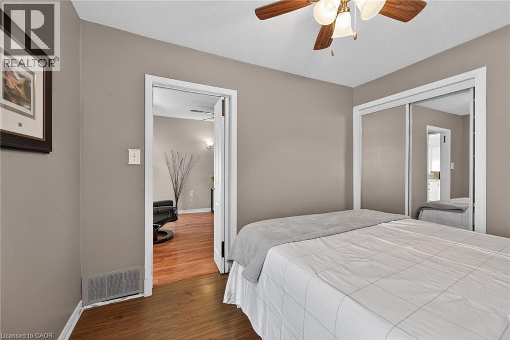 190 Campbell Avenue, Hamilton, ON - Indoor Photo Showing Bedroom