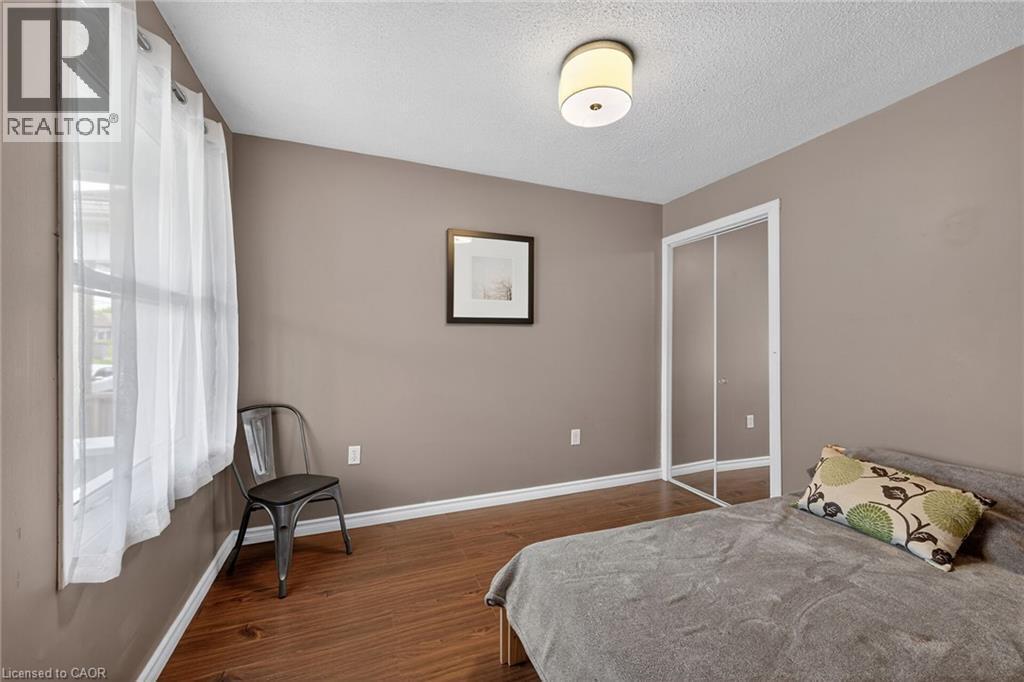 190 Campbell Avenue, Hamilton, ON - Indoor Photo Showing Kitchen With Double Sink