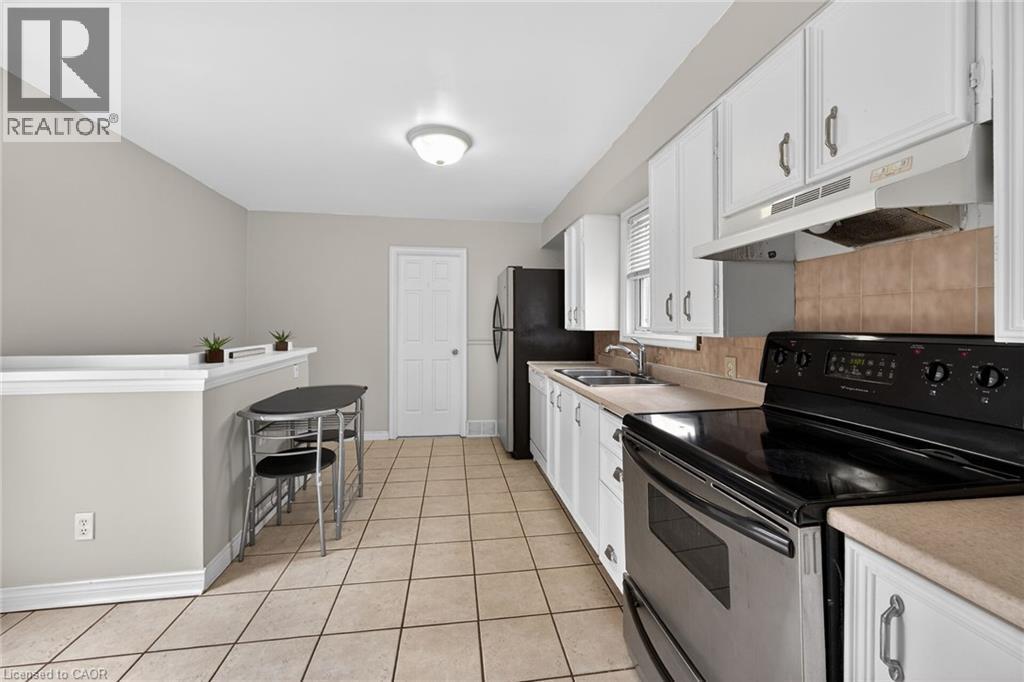 190 Campbell Avenue, Hamilton, ON - Indoor Photo Showing Kitchen With Double Sink