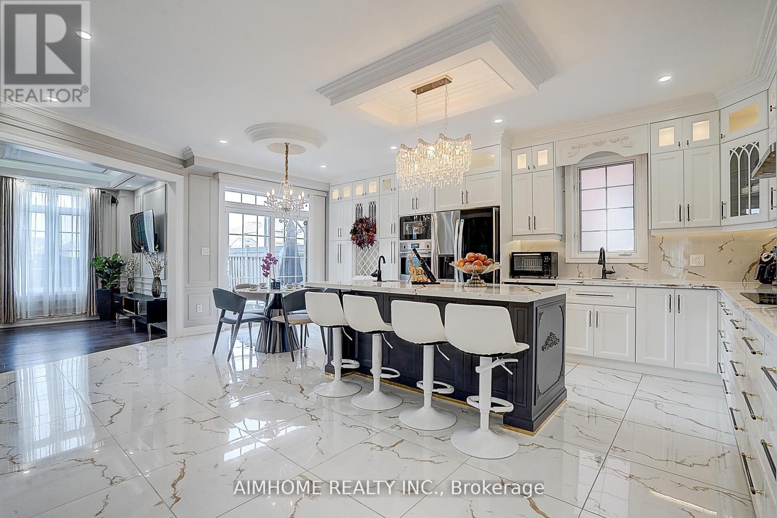 901 Eagle Ridge Drive, Oshawa, ON - Indoor Photo Showing Kitchen With Upgraded Kitchen