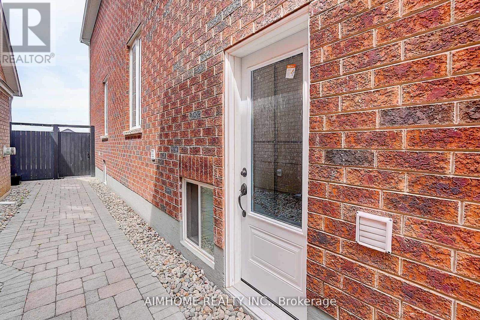 901 Eagle Ridge Drive, Oshawa, ON - With Exterior
