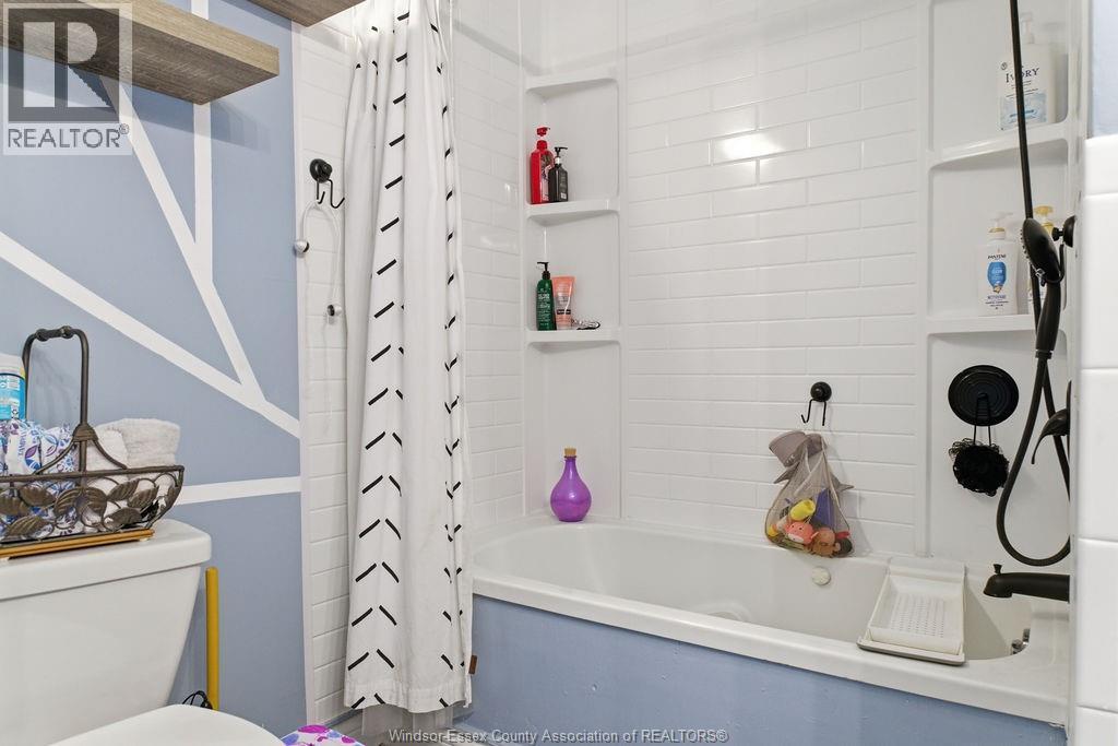 876 Westminster Boulevard, Windsor, ON - Indoor Photo Showing Bathroom