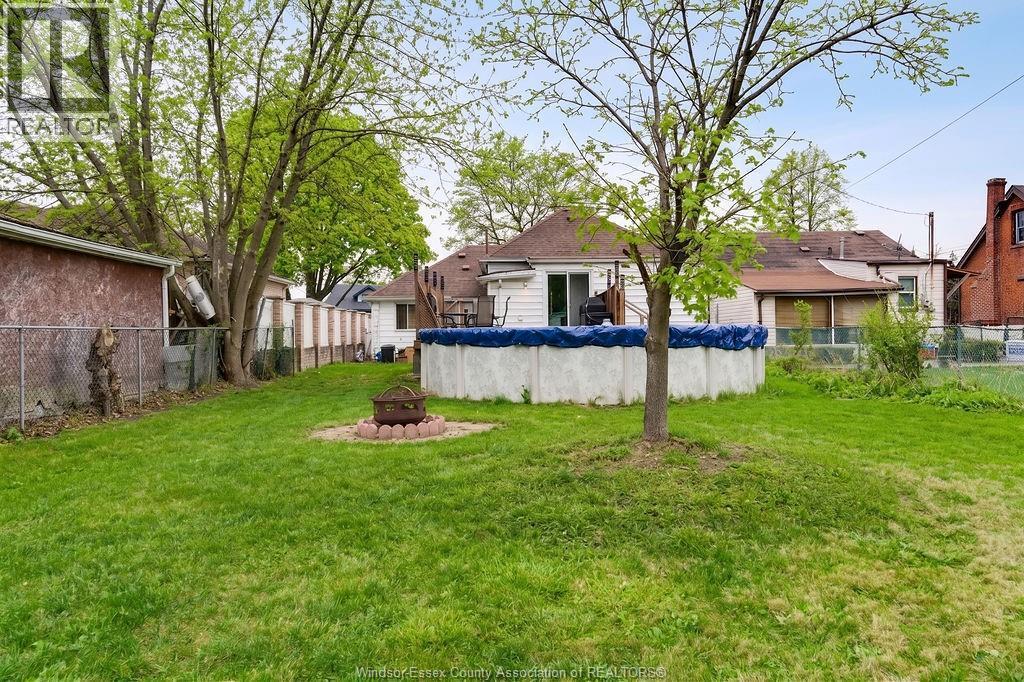 876 Westminster Boulevard, Windsor, ON - Outdoor With Above Ground Pool