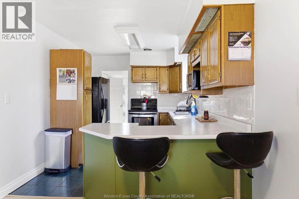 876 Westminster Boulevard, Windsor, ON - Indoor Photo Showing Kitchen With Double Sink
