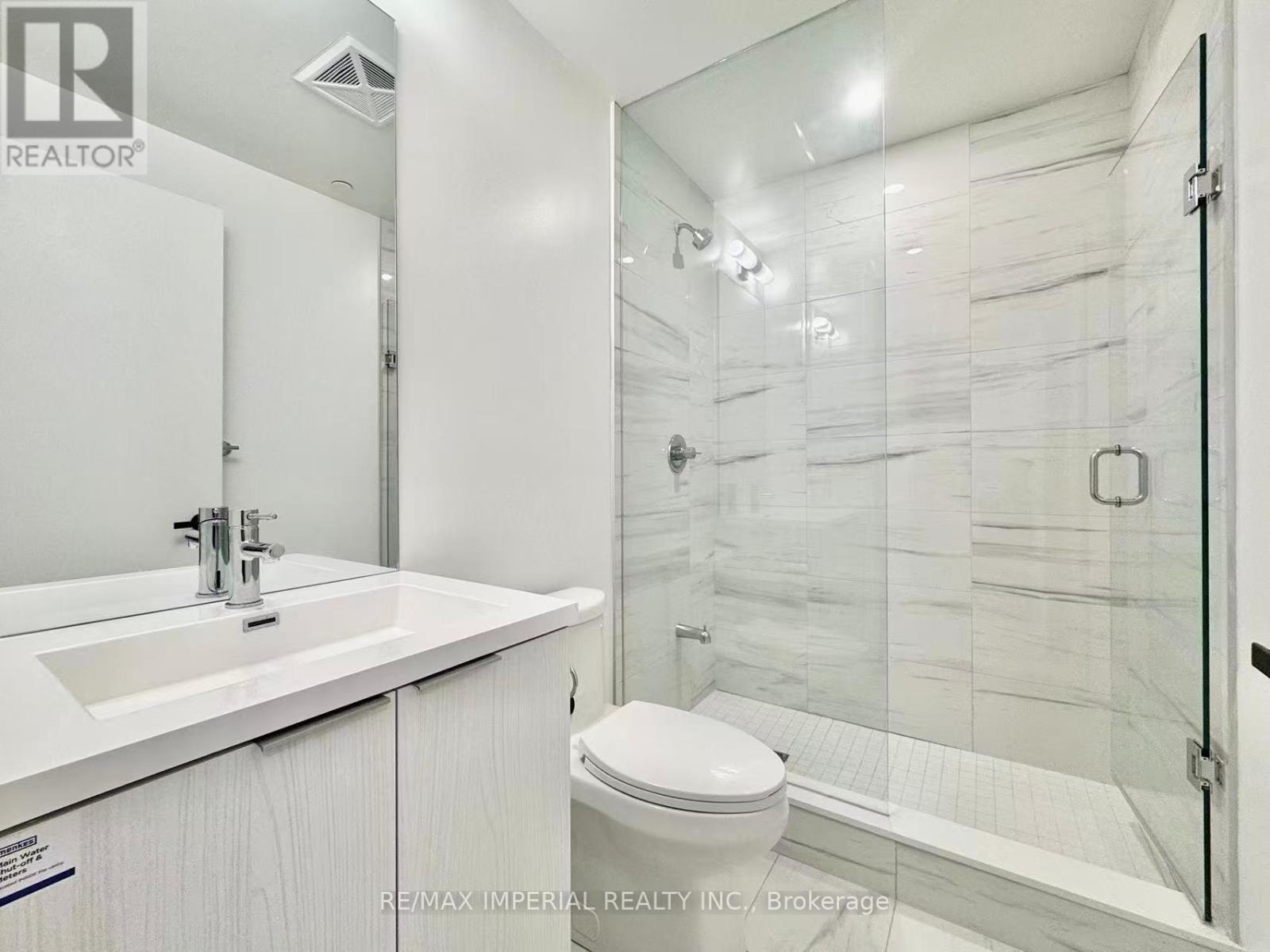1901 - 8 Interchange Way, Vaughan, ON - Indoor Photo Showing Bathroom