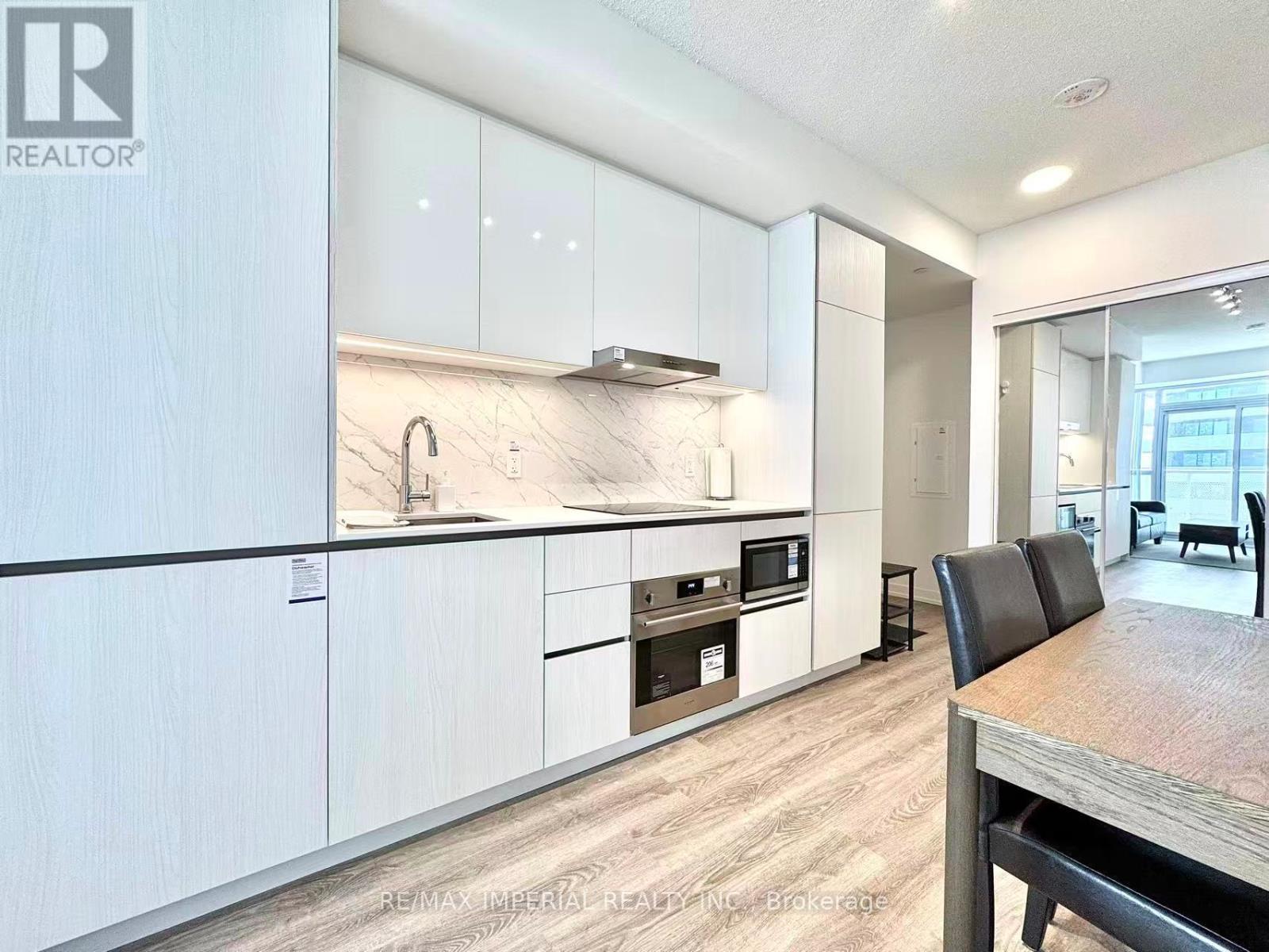 1901 - 8 Interchange Way, Vaughan, ON - Indoor Photo Showing Kitchen