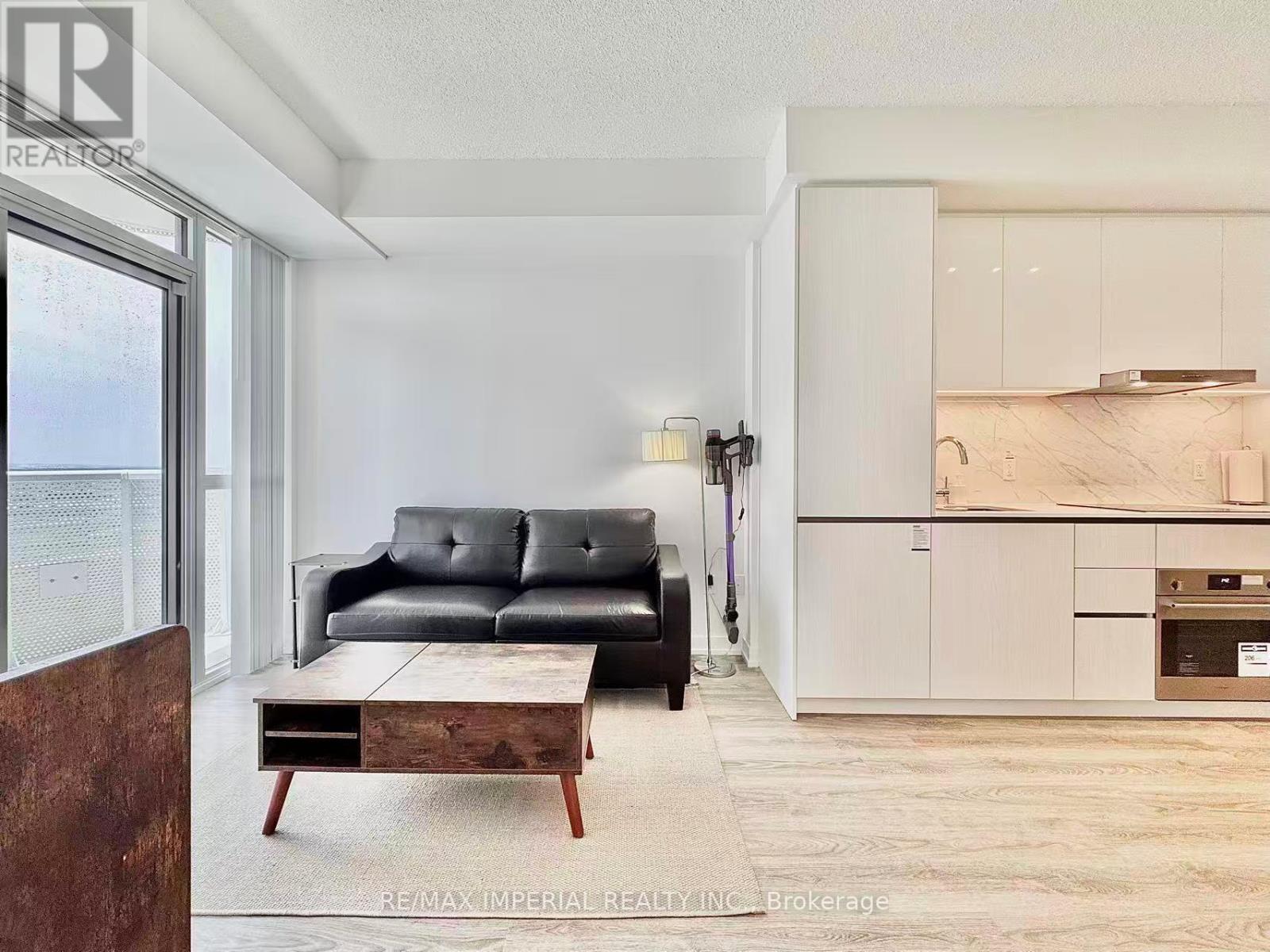 1901 - 8 Interchange Way, Vaughan, ON - Indoor Photo Showing Living Room
