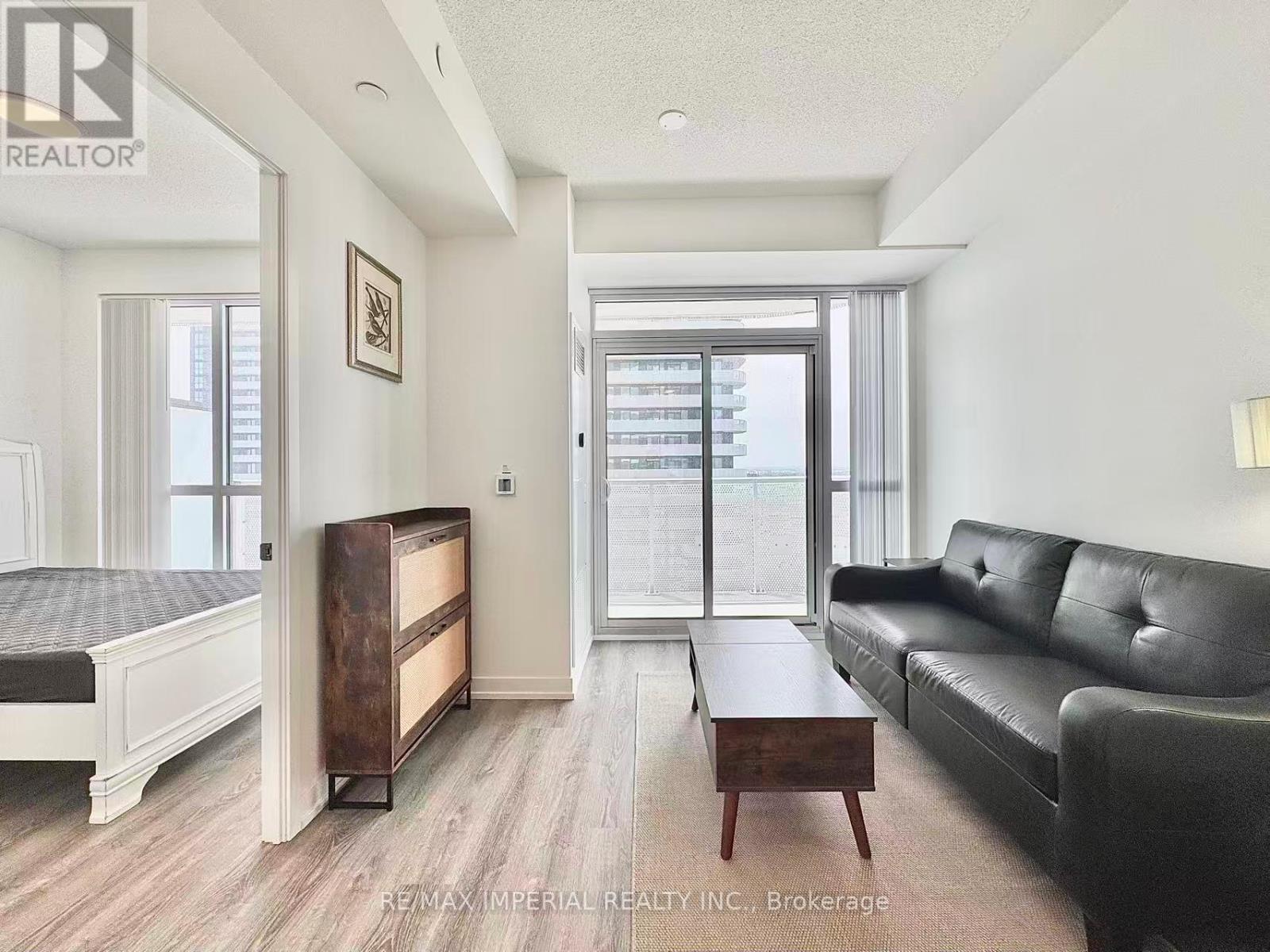 1901 - 8 Interchange Way, Vaughan, ON - Indoor Photo Showing Living Room