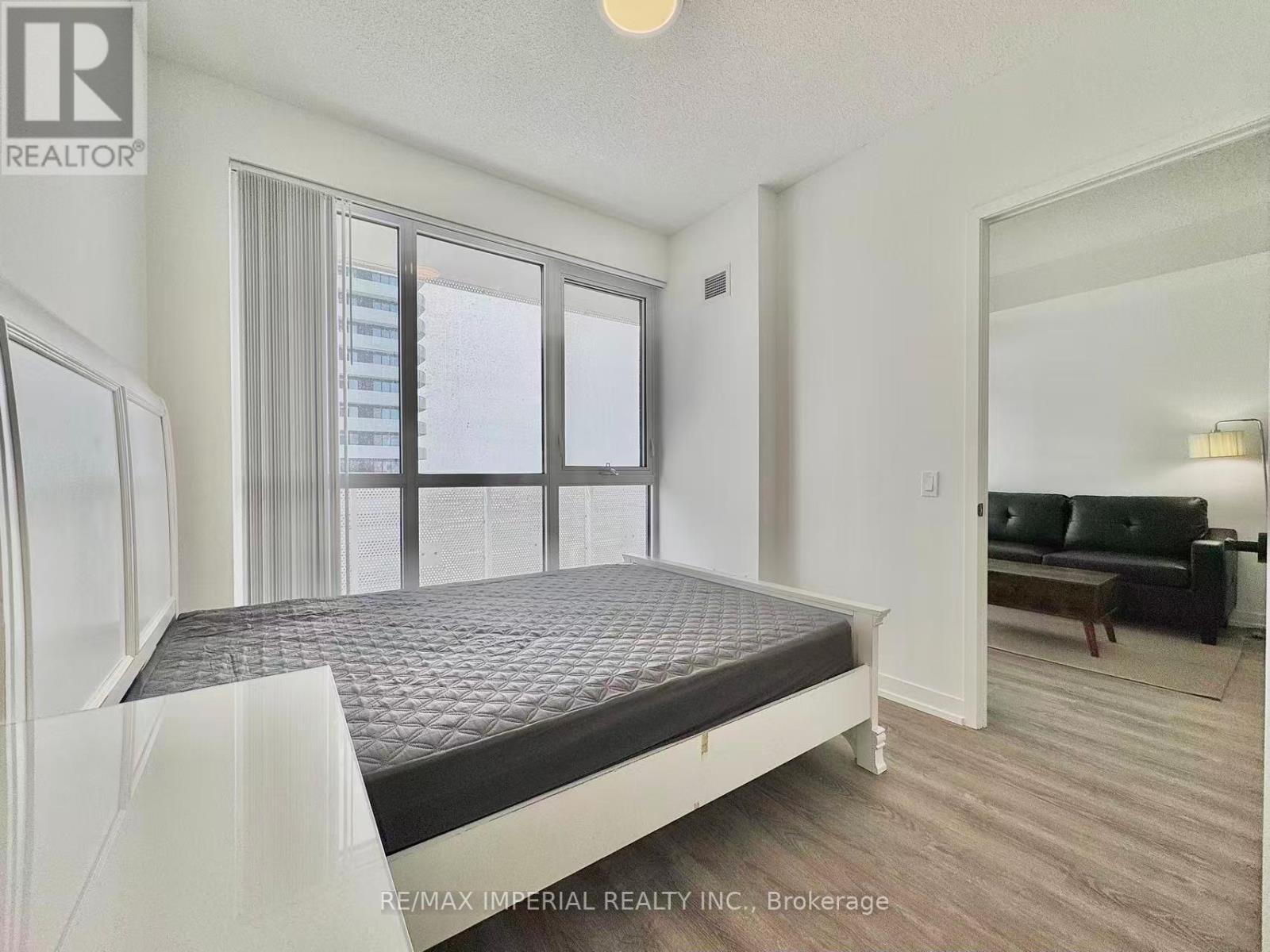 1901 - 8 Interchange Way, Vaughan, ON - Indoor Photo Showing Bedroom