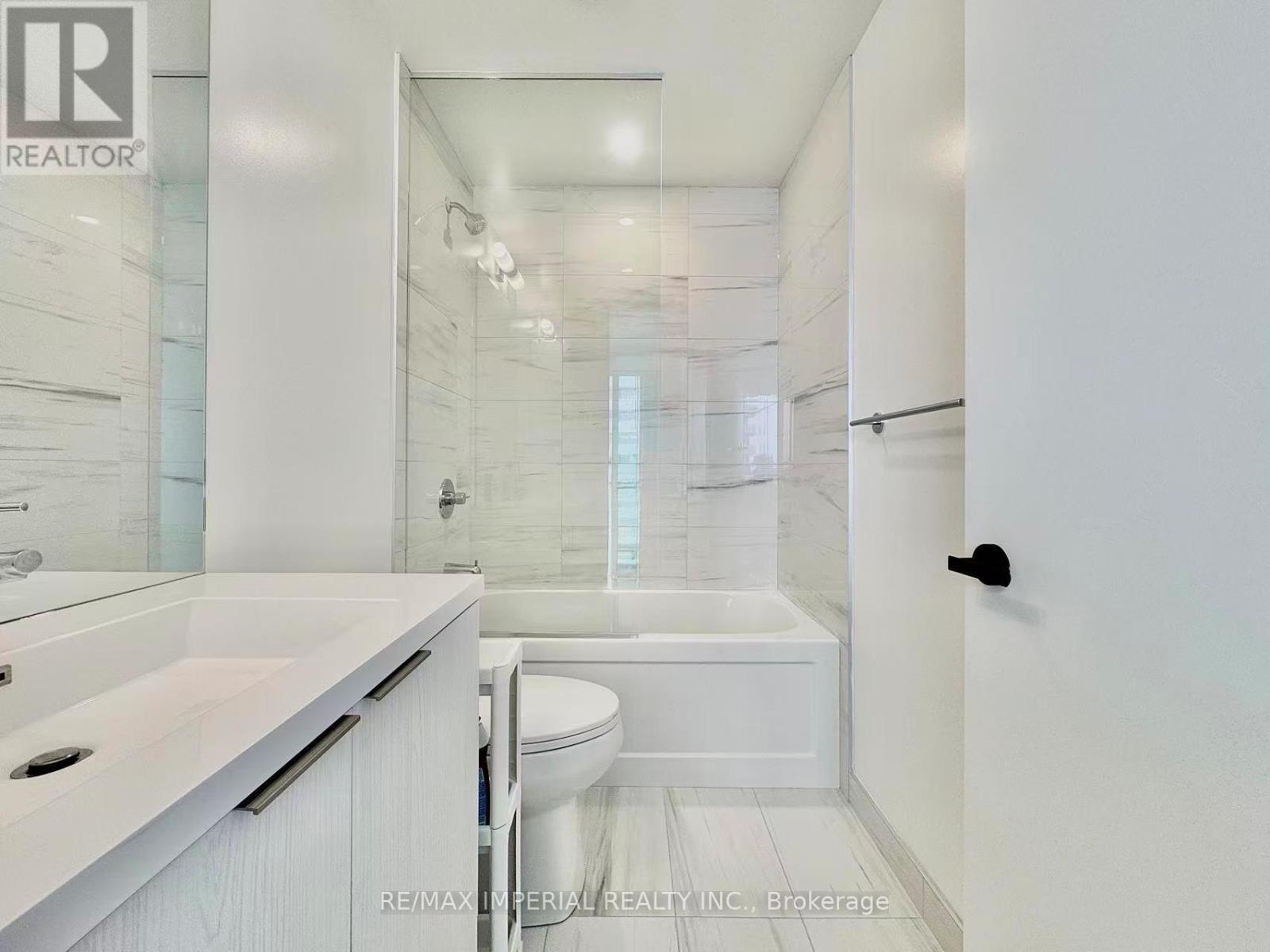 1901 - 8 Interchange Way, Vaughan, ON - Indoor Photo Showing Bathroom