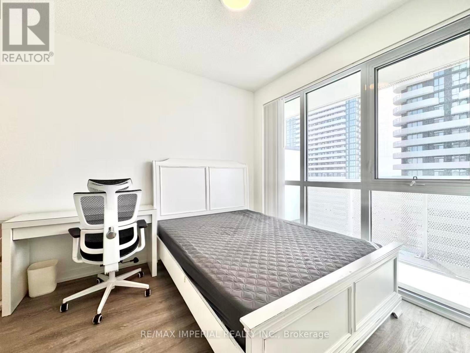 1901 - 8 Interchange Way, Vaughan, ON - Indoor Photo Showing Bedroom