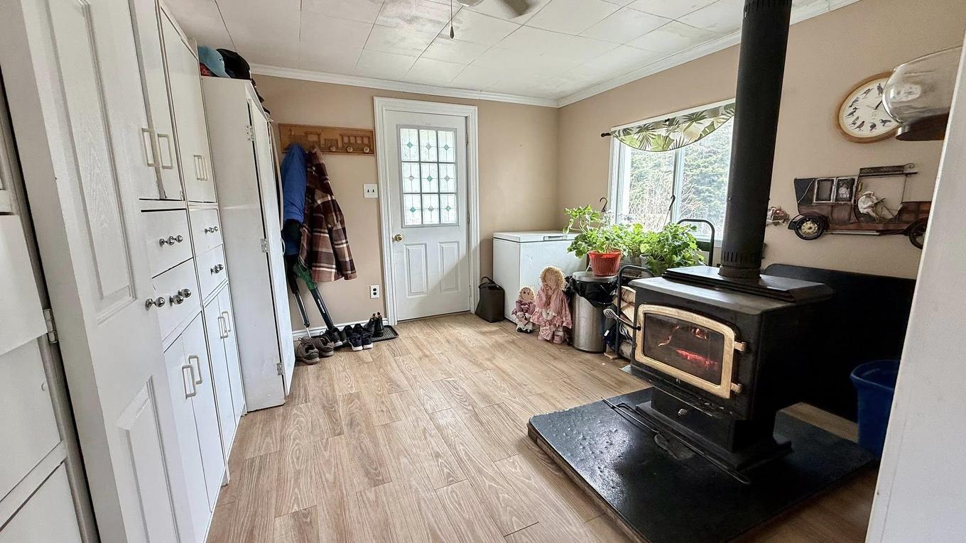 1637 Highway 595, Neebing, ON - Indoor Photo Showing Other Room