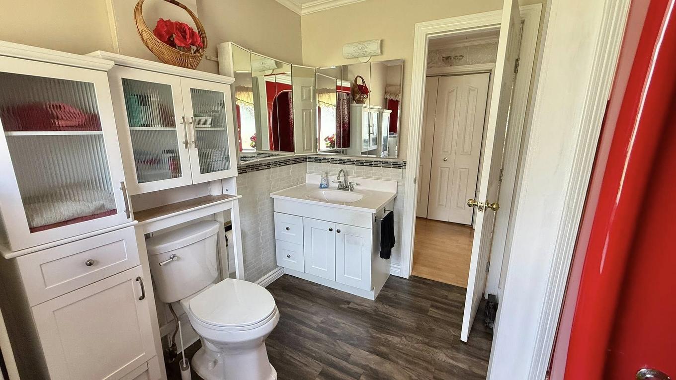 1637 Highway 595, Neebing, ON - Indoor Photo Showing Bathroom